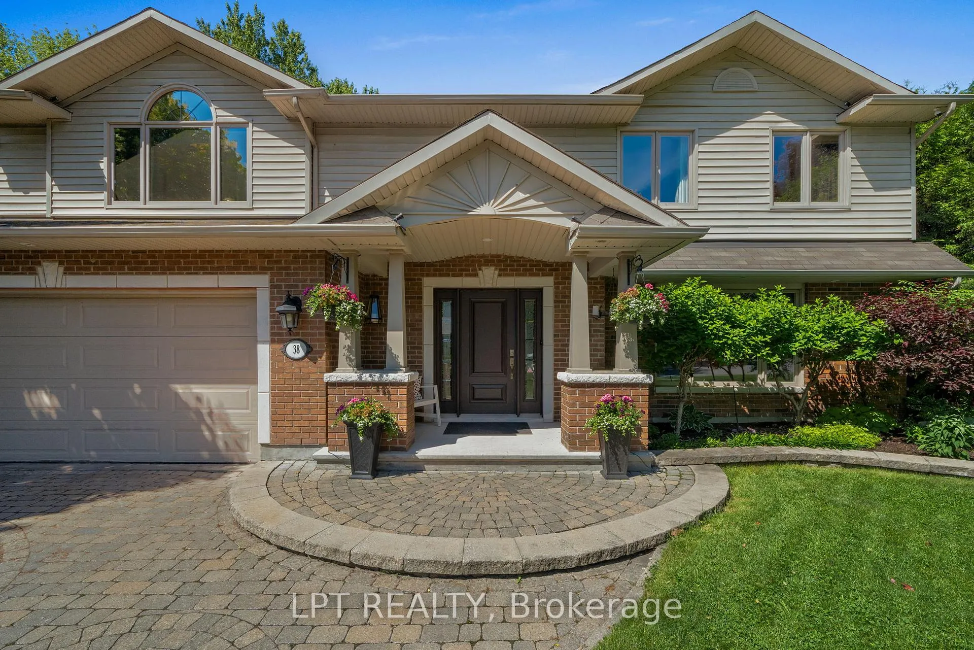 Photo 4 of 38 Glendenning Drive, Ottawa, Arlington Woods — HOMEH