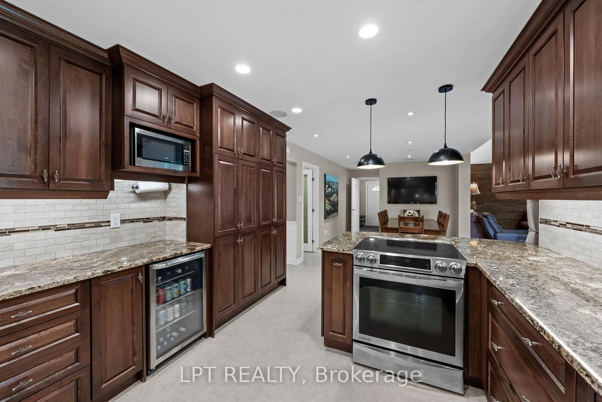Photo 10 of 38 Glendenning Drive, Ottawa, Arlington Woods — HOMEH