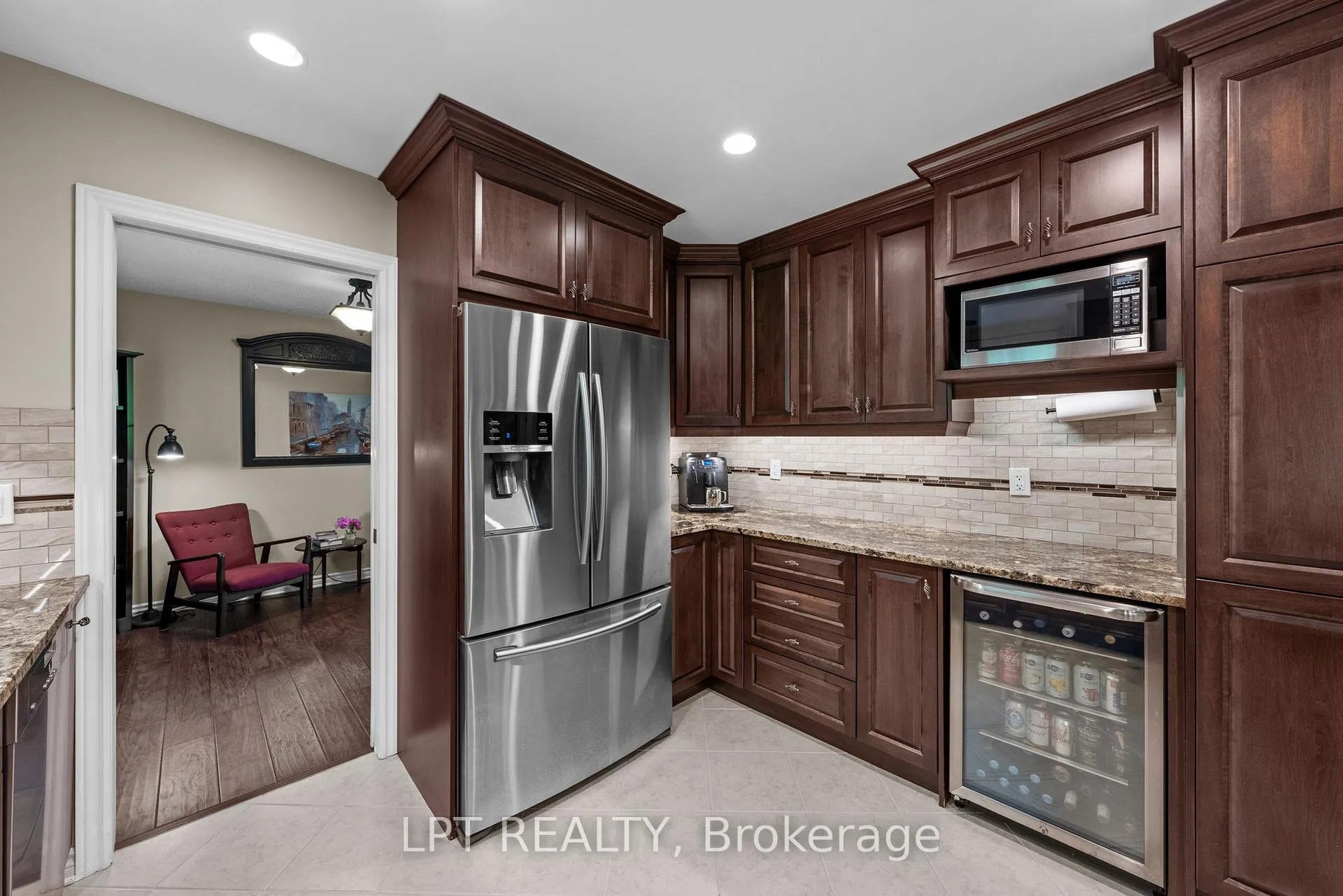 Photo 11 of 38 Glendenning Drive, Ottawa, Arlington Woods — HOMEH