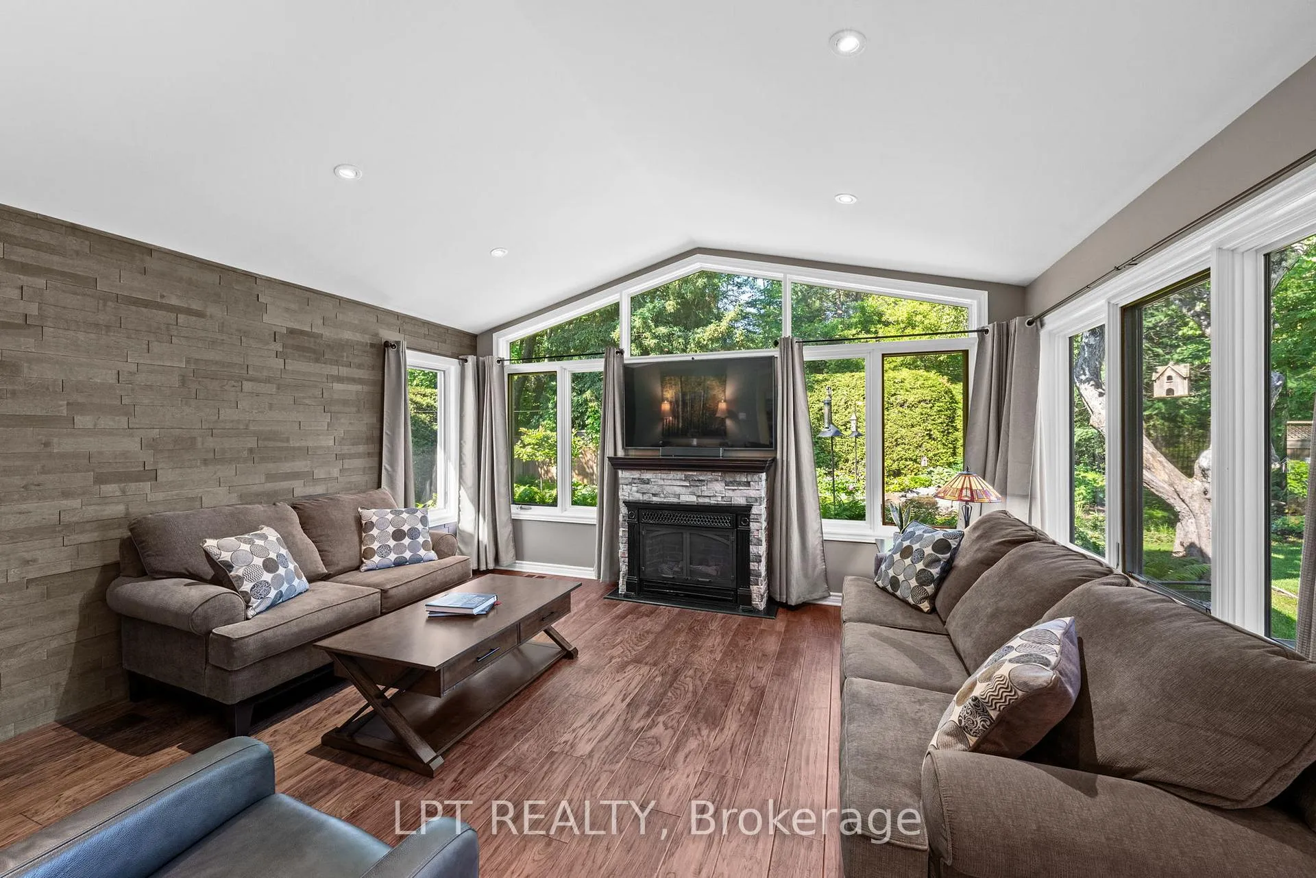 Photo 18 of 38 Glendenning Drive, Ottawa, Arlington Woods — HOMEH