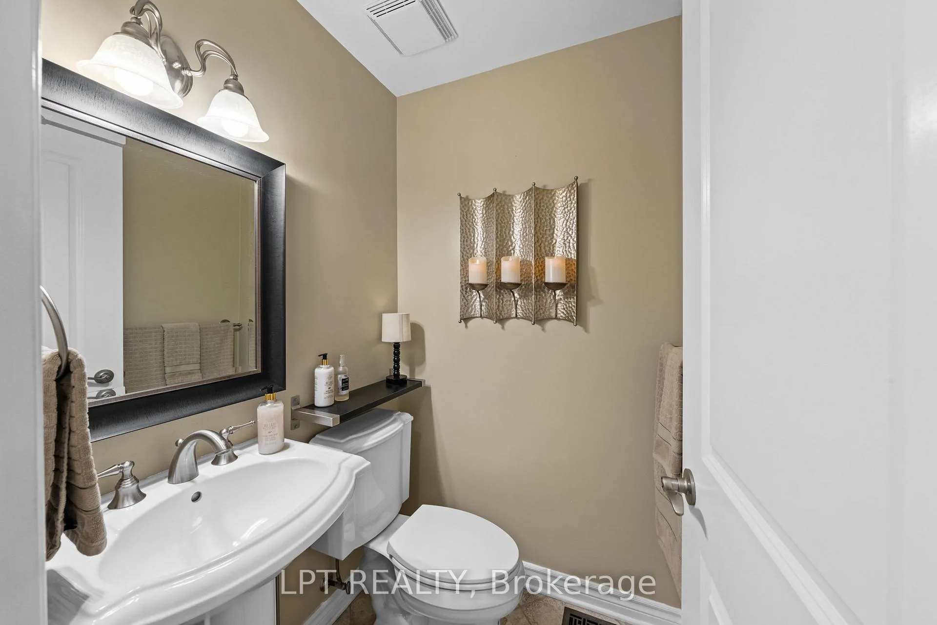 Photo 21 of 38 Glendenning Drive, Ottawa, Arlington Woods — HOMEH