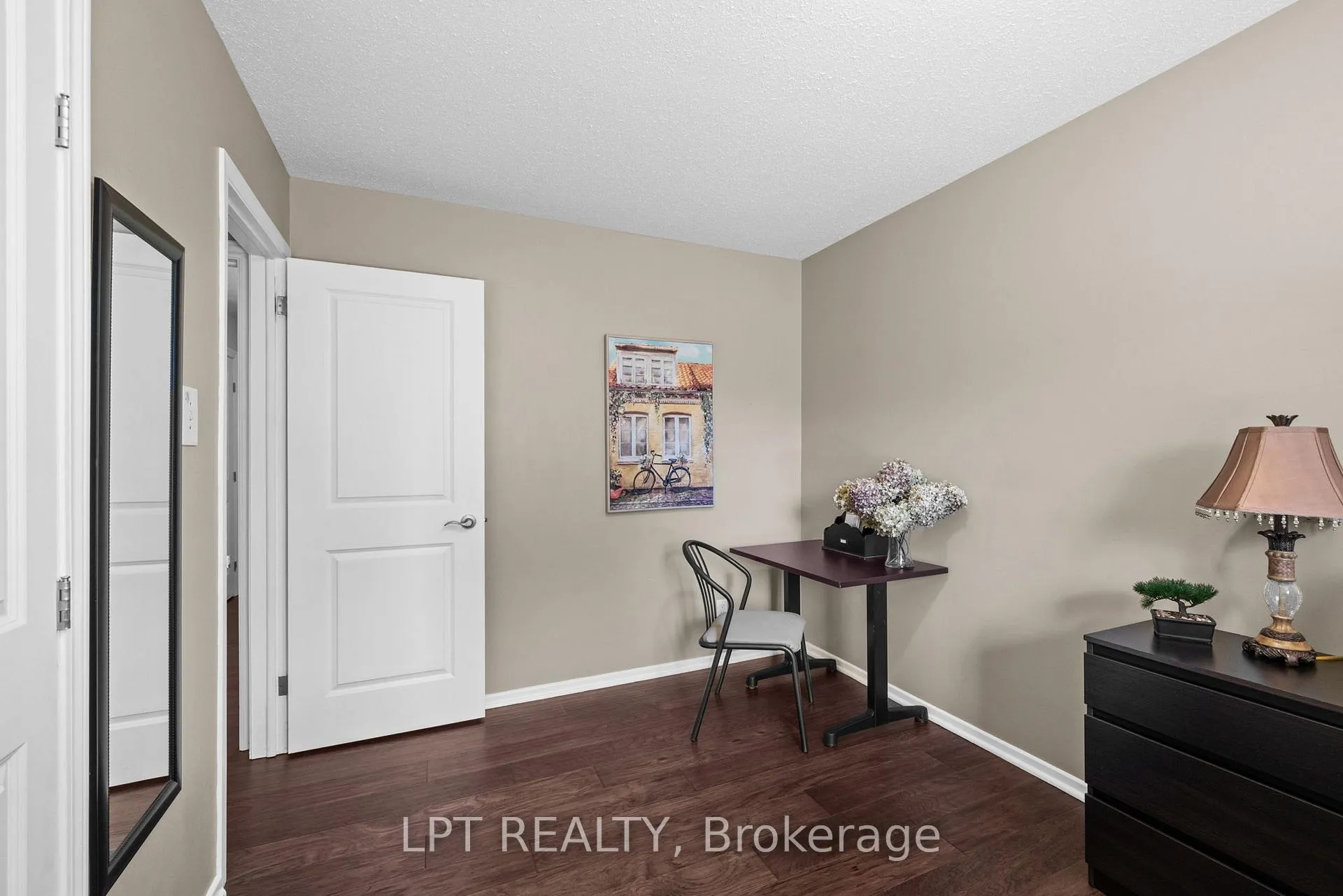 Photo 32 of 38 Glendenning Drive, Ottawa, Arlington Woods — HOMEH