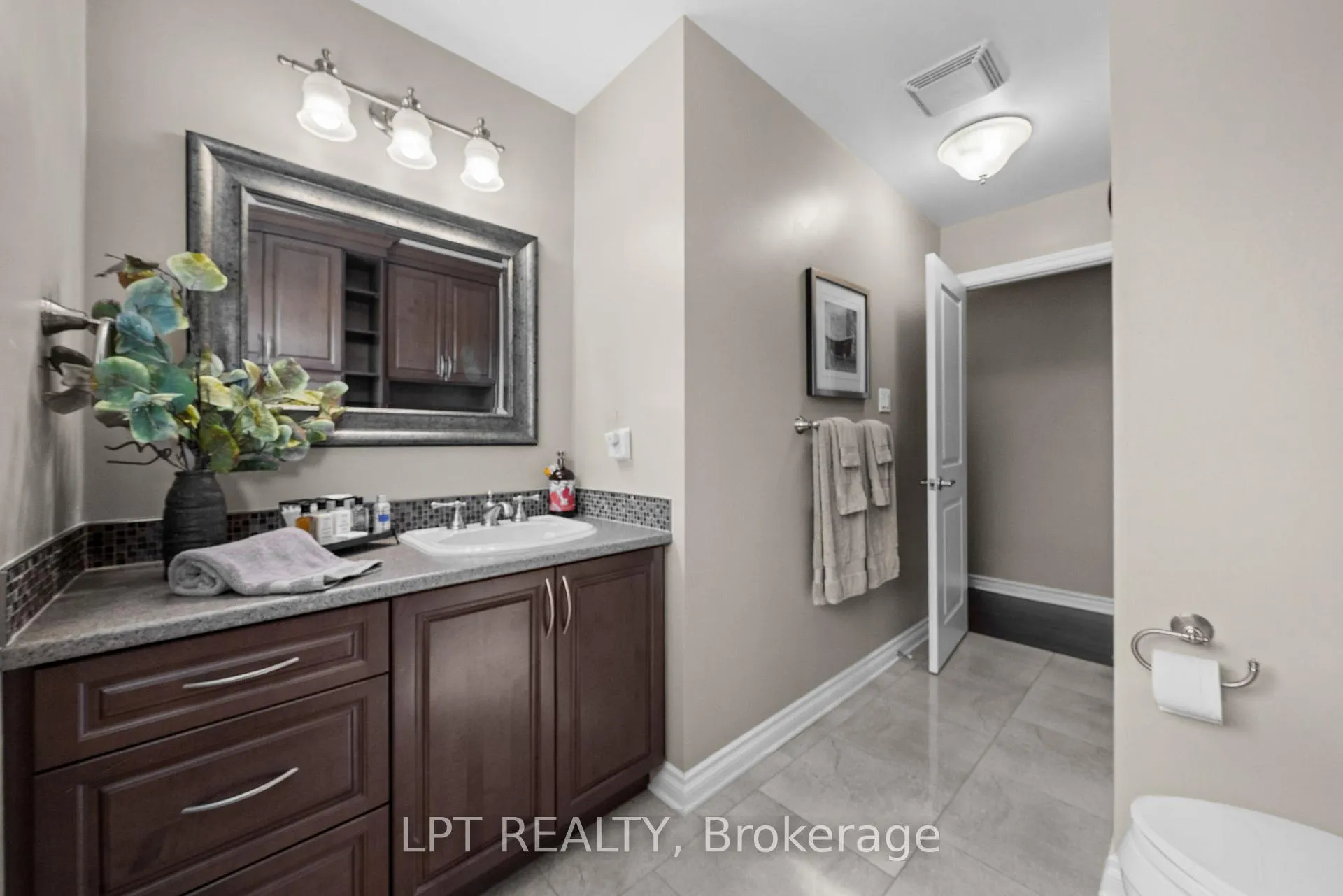 Photo 34 of 38 Glendenning Drive, Ottawa, Arlington Woods — HOMEH