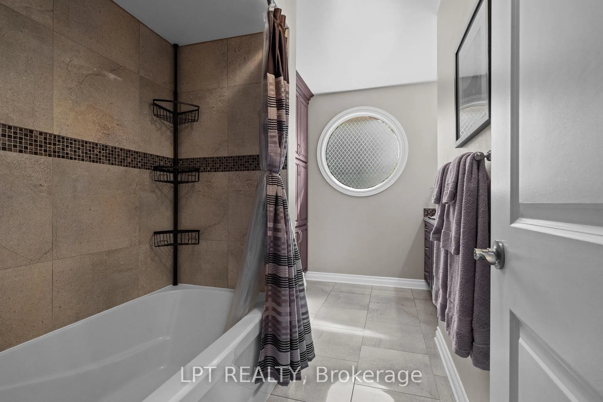 Photo 35 of 38 Glendenning Drive, Ottawa, Arlington Woods — HOMEH