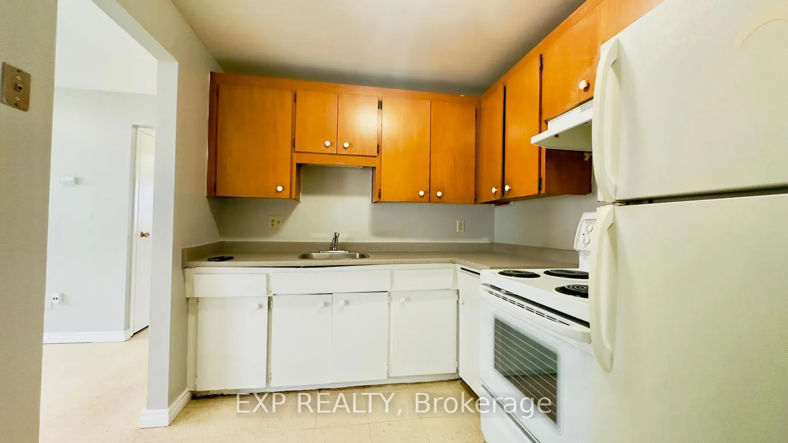 Photo 5 of Unit 202, 76 Brybeck Crescent, Kitchener, Victoria Hills — HOMEH