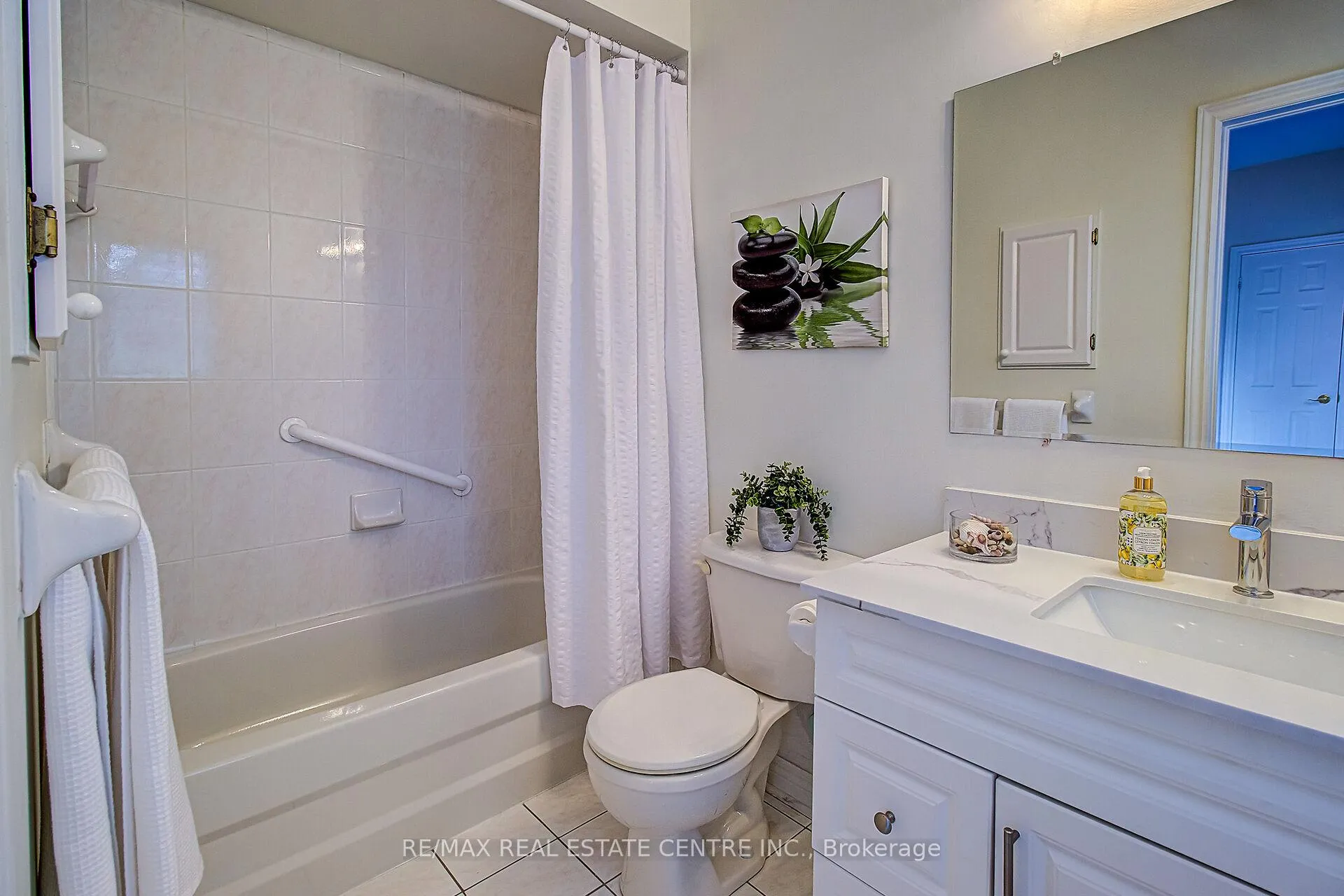 Photo 17 of 17 Golf Links Drive, Brampton, Sandringham-Wellington — HOMEH