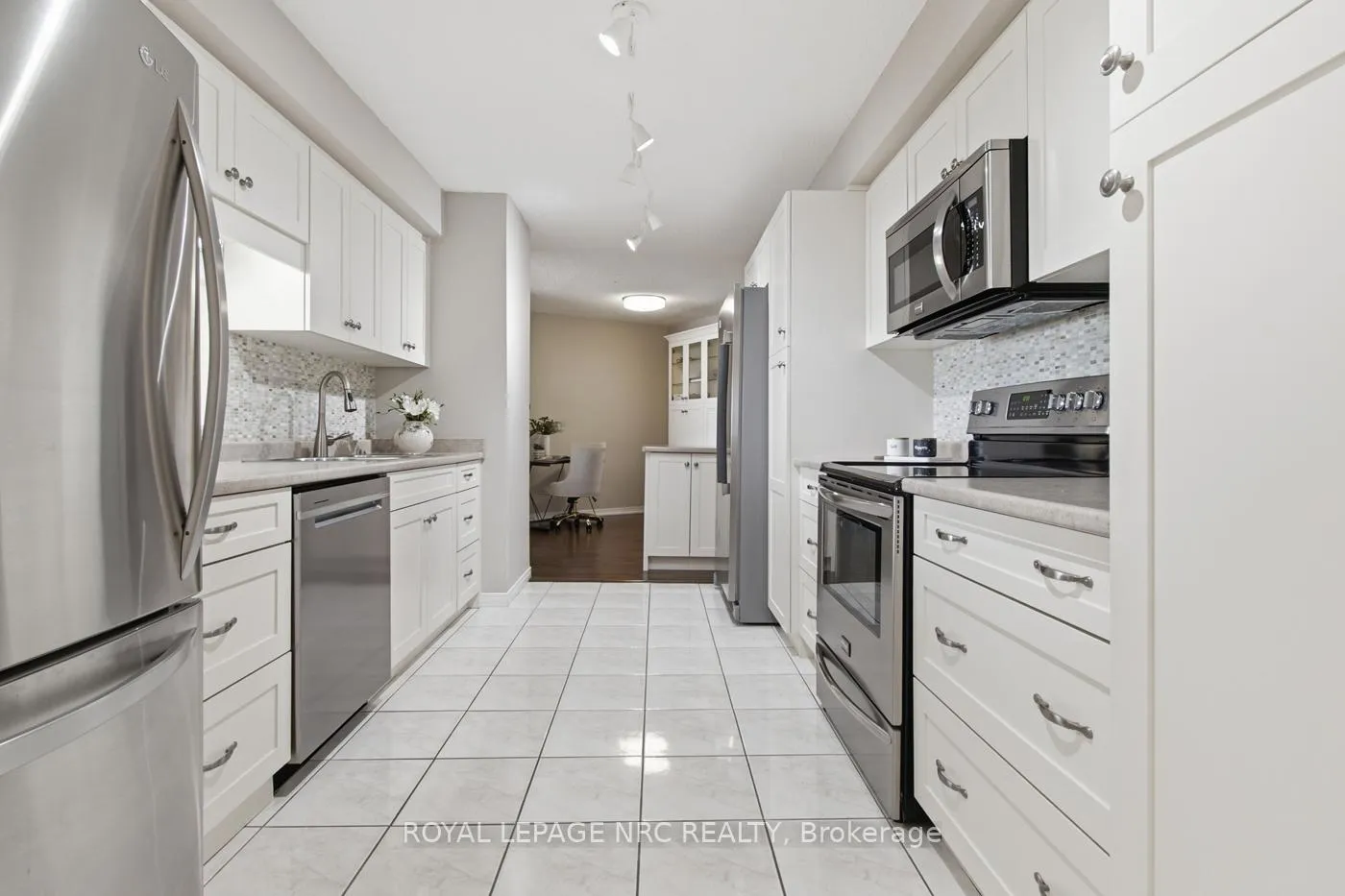 Photo 3 of Unit 1106, 7 Gale Crescent N, St. Catharines, E. Chester — HOMEH