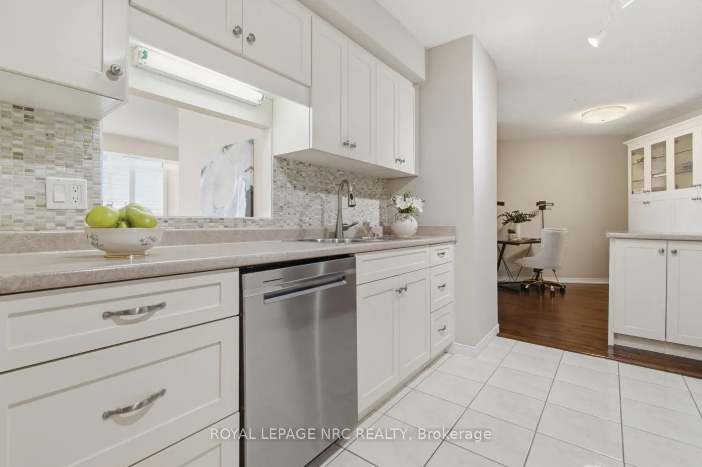 Photo 4 of Unit 1106, 7 Gale Crescent N, St. Catharines, E. Chester — HOMEH