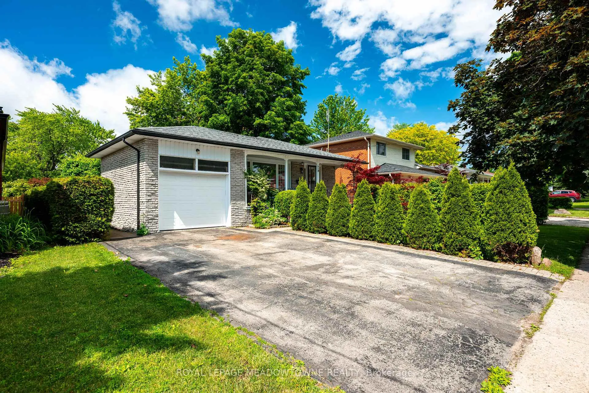 Photo 2 of 28 Algoma Drive, Guelph, Victoria North — HOMEH