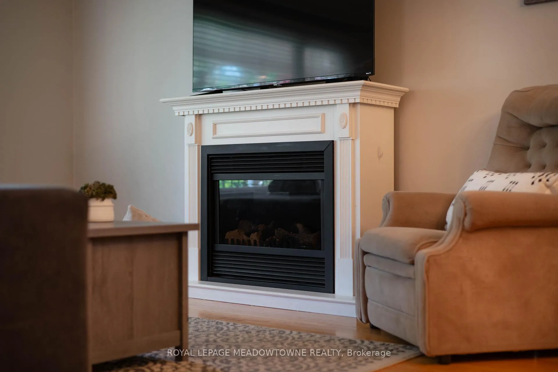Photo 9 of 28 Algoma Drive, Guelph, Victoria North — HOMEH