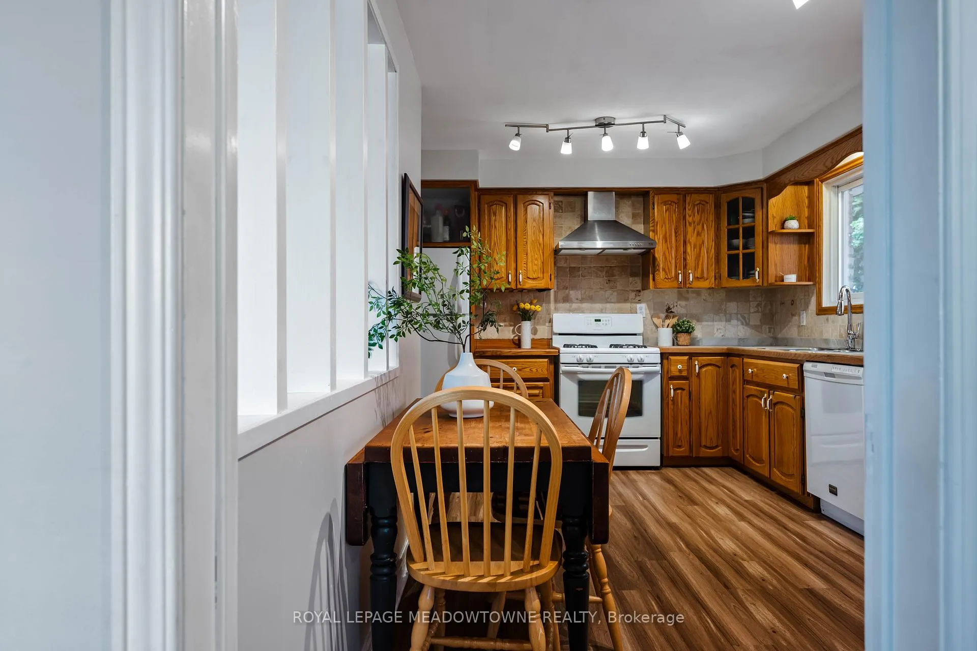 Photo 17 of 28 Algoma Drive, Guelph, Victoria North — HOMEH