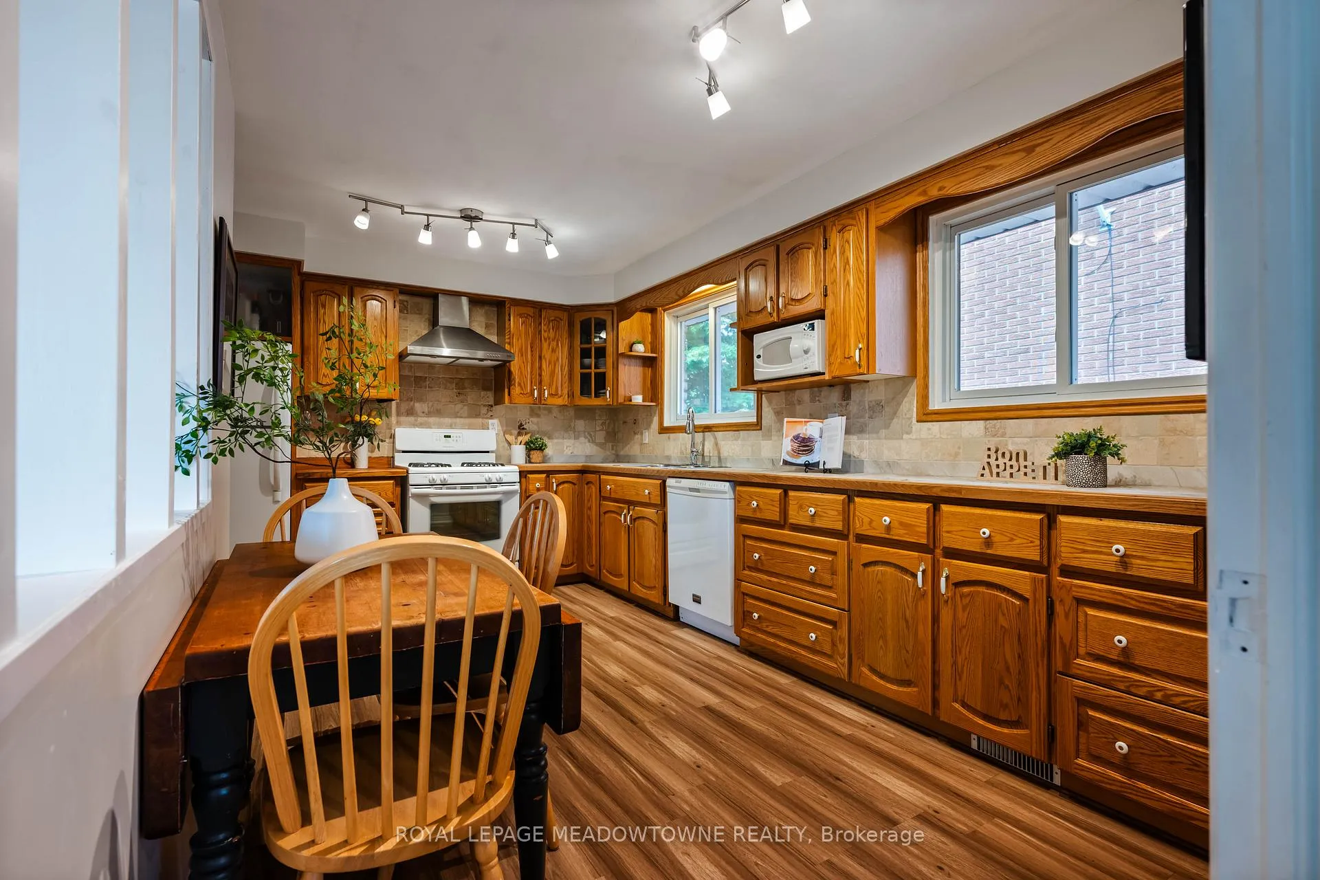 Photo 18 of 28 Algoma Drive, Guelph, Victoria North — HOMEH