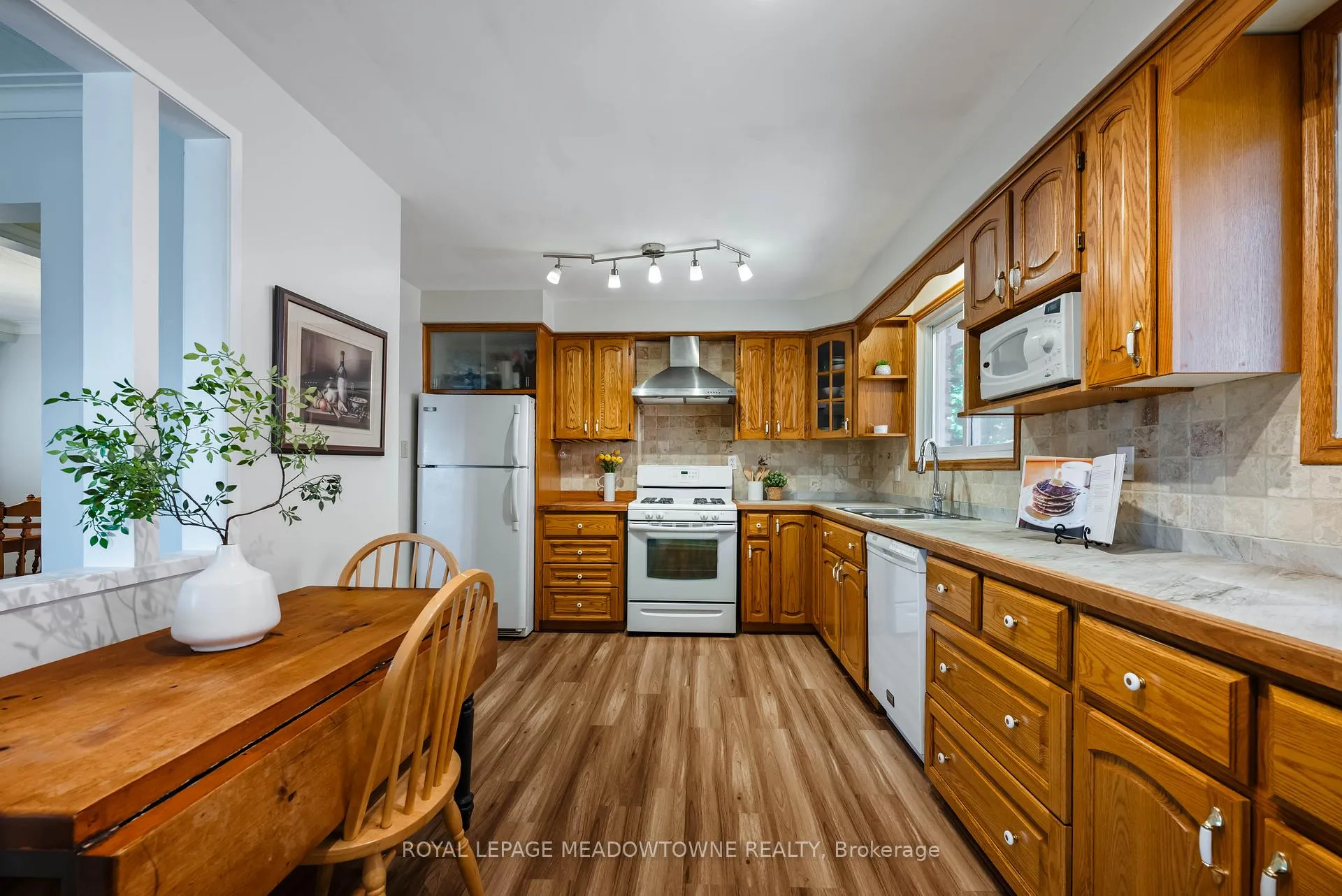 Photo 19 of 28 Algoma Drive, Guelph, Victoria North — HOMEH