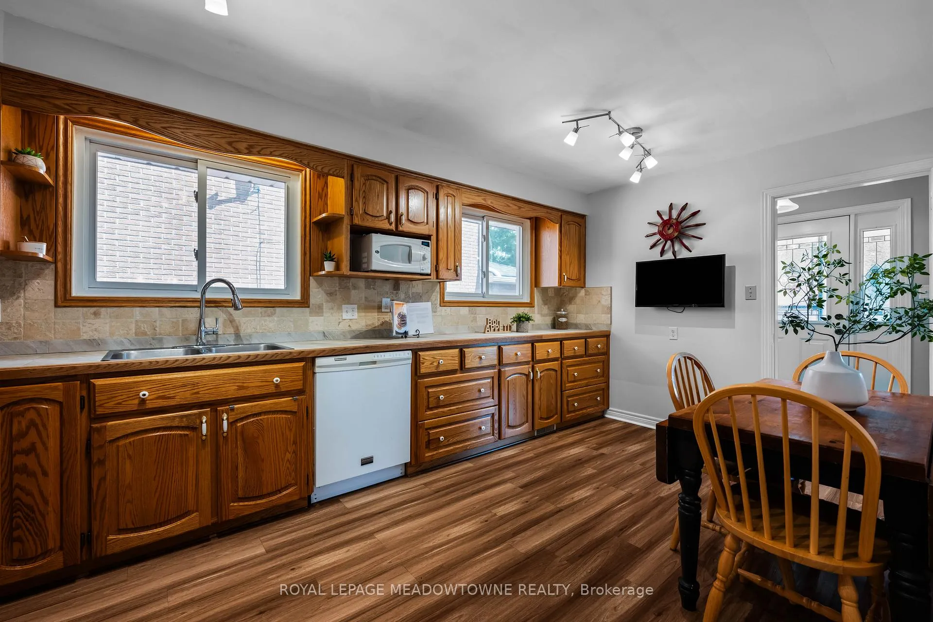 Photo 20 of 28 Algoma Drive, Guelph, Victoria North — HOMEH