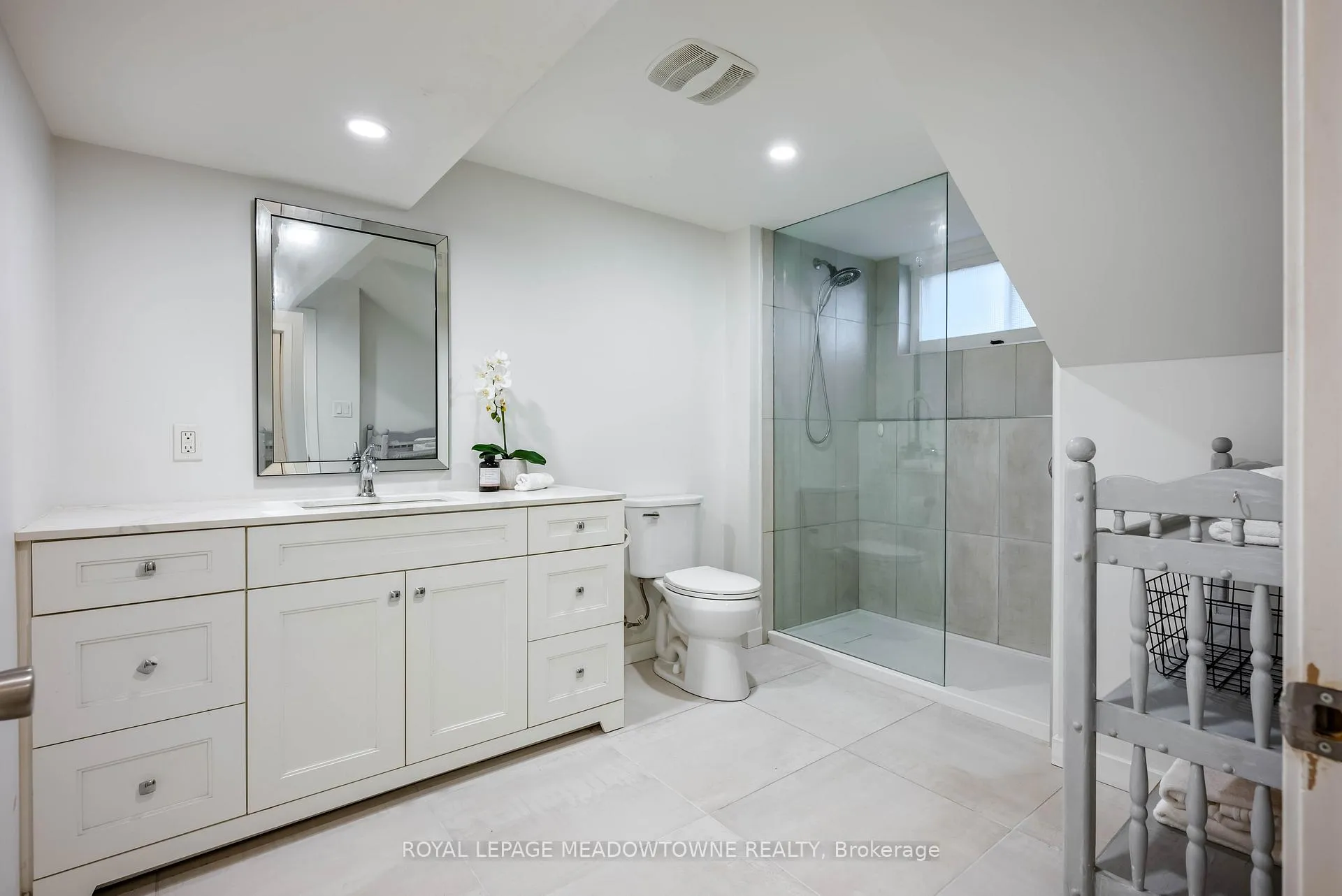 Photo 36 of 28 Algoma Drive, Guelph, Victoria North — HOMEH