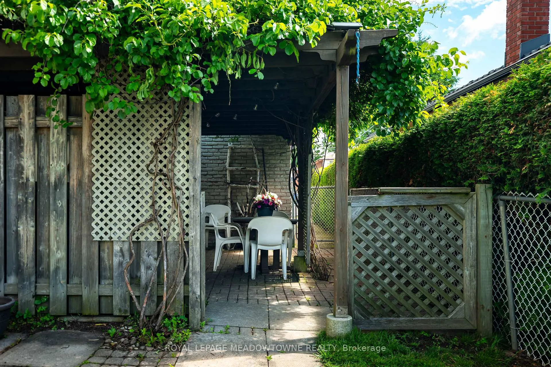 Photo 44 of 28 Algoma Drive, Guelph, Victoria North — HOMEH