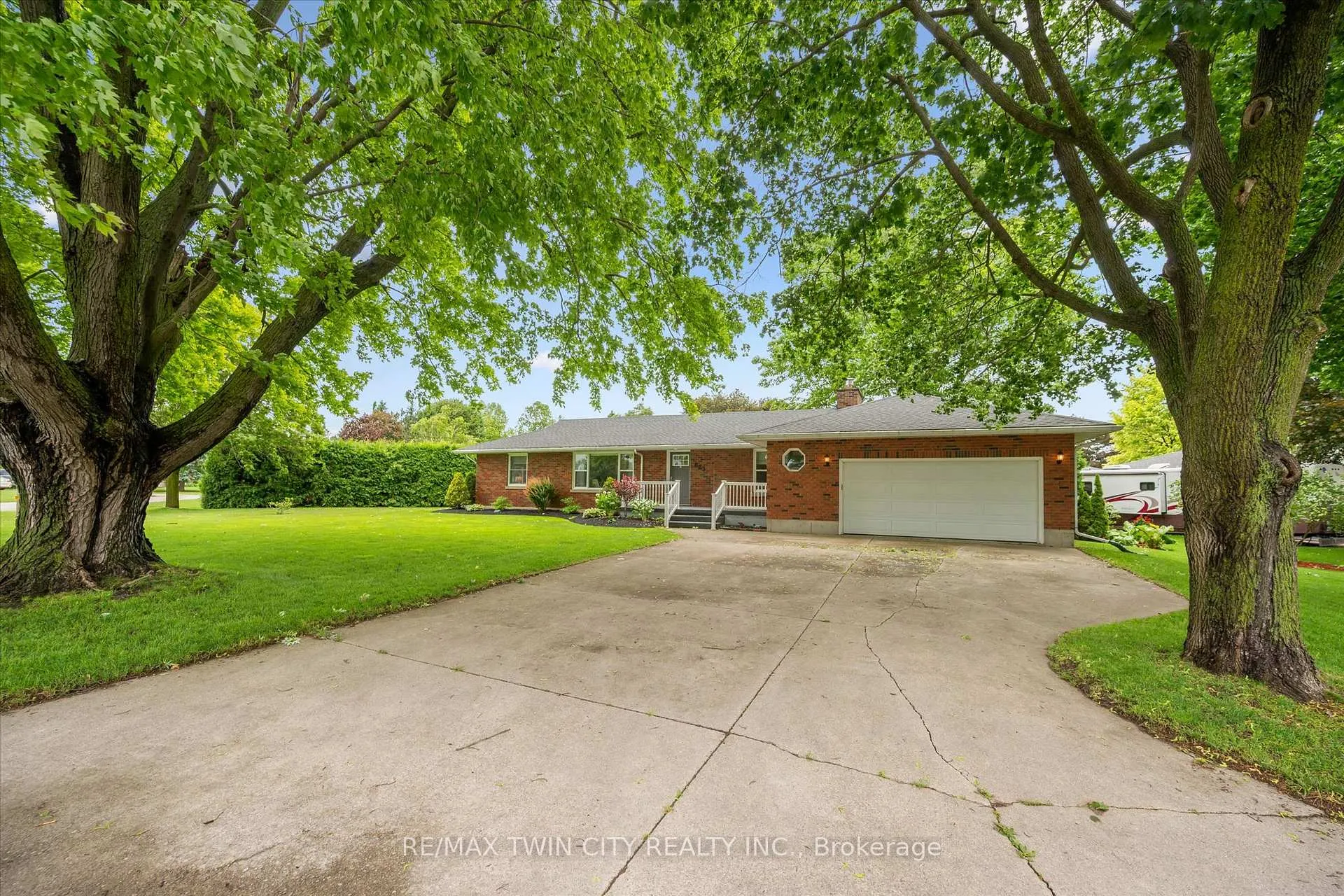 Photo 2 of 885 Winston Boulevard, North Perth, Listowel — HOMEH