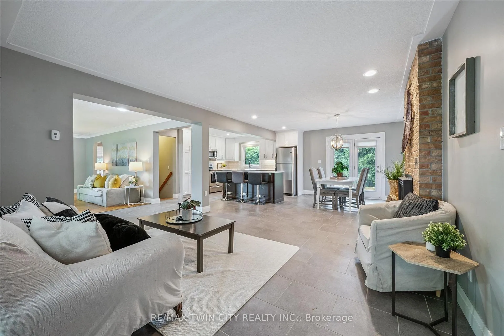 Photo 11 of 885 Winston Boulevard, North Perth, Listowel — HOMEH