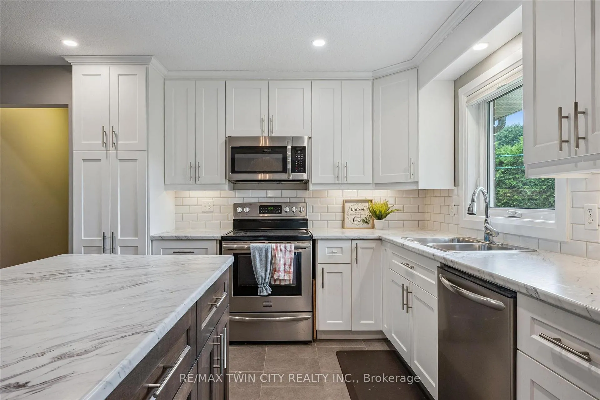 Photo 13 of 885 Winston Boulevard, North Perth, Listowel — HOMEH