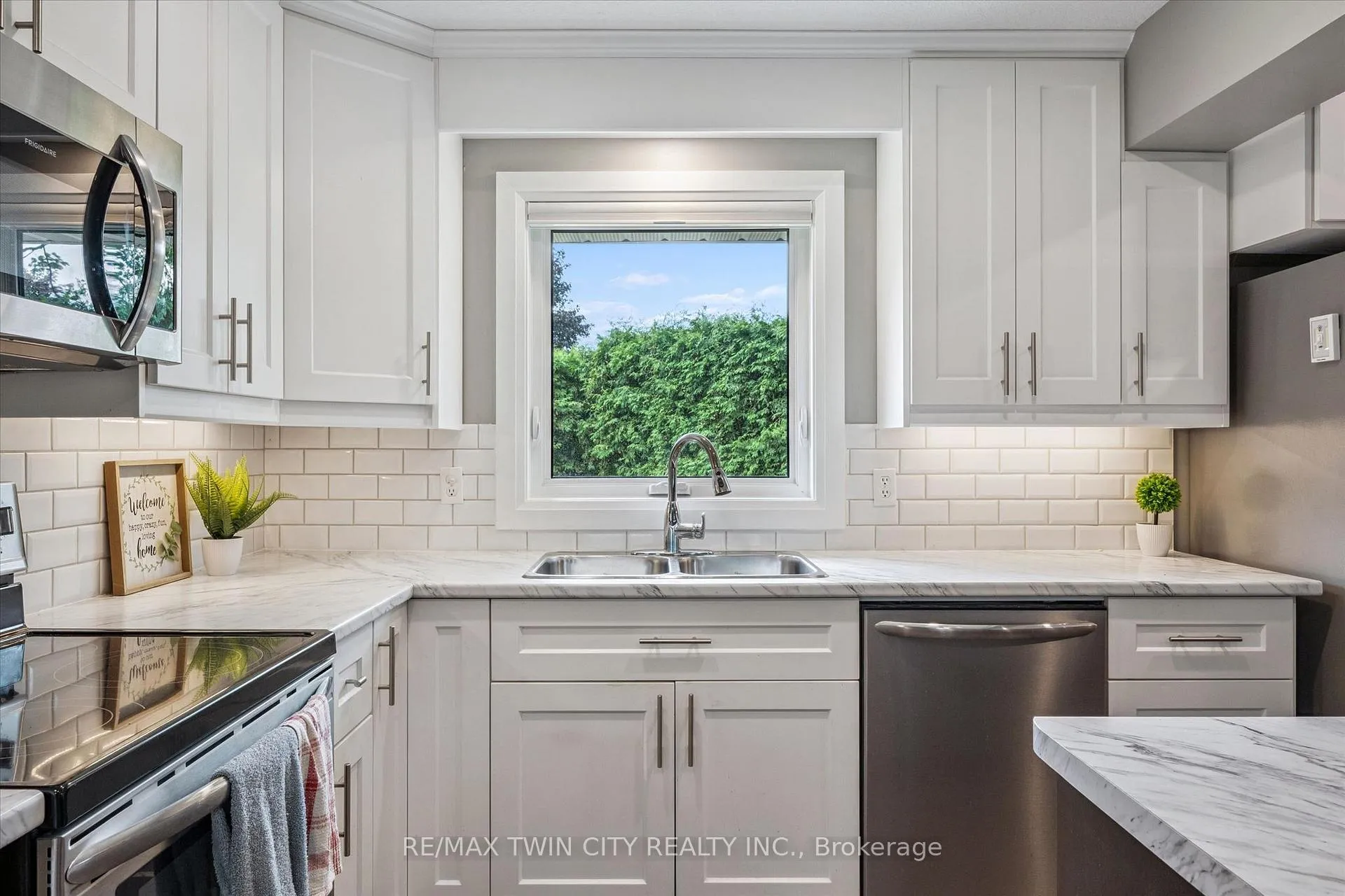 Photo 18 of 885 Winston Boulevard, North Perth, Listowel — HOMEH