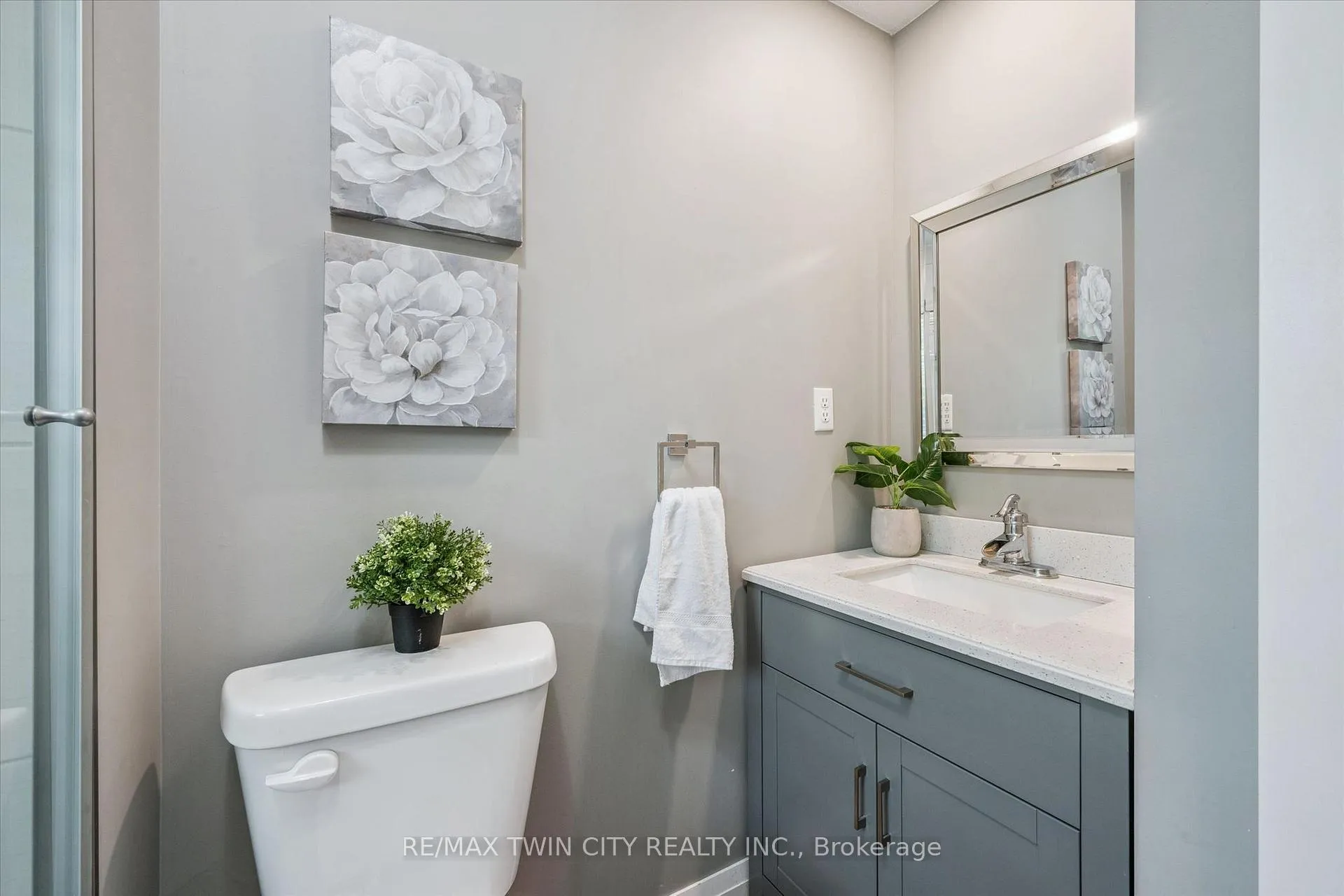 Photo 25 of 885 Winston Boulevard, North Perth, Listowel — HOMEH