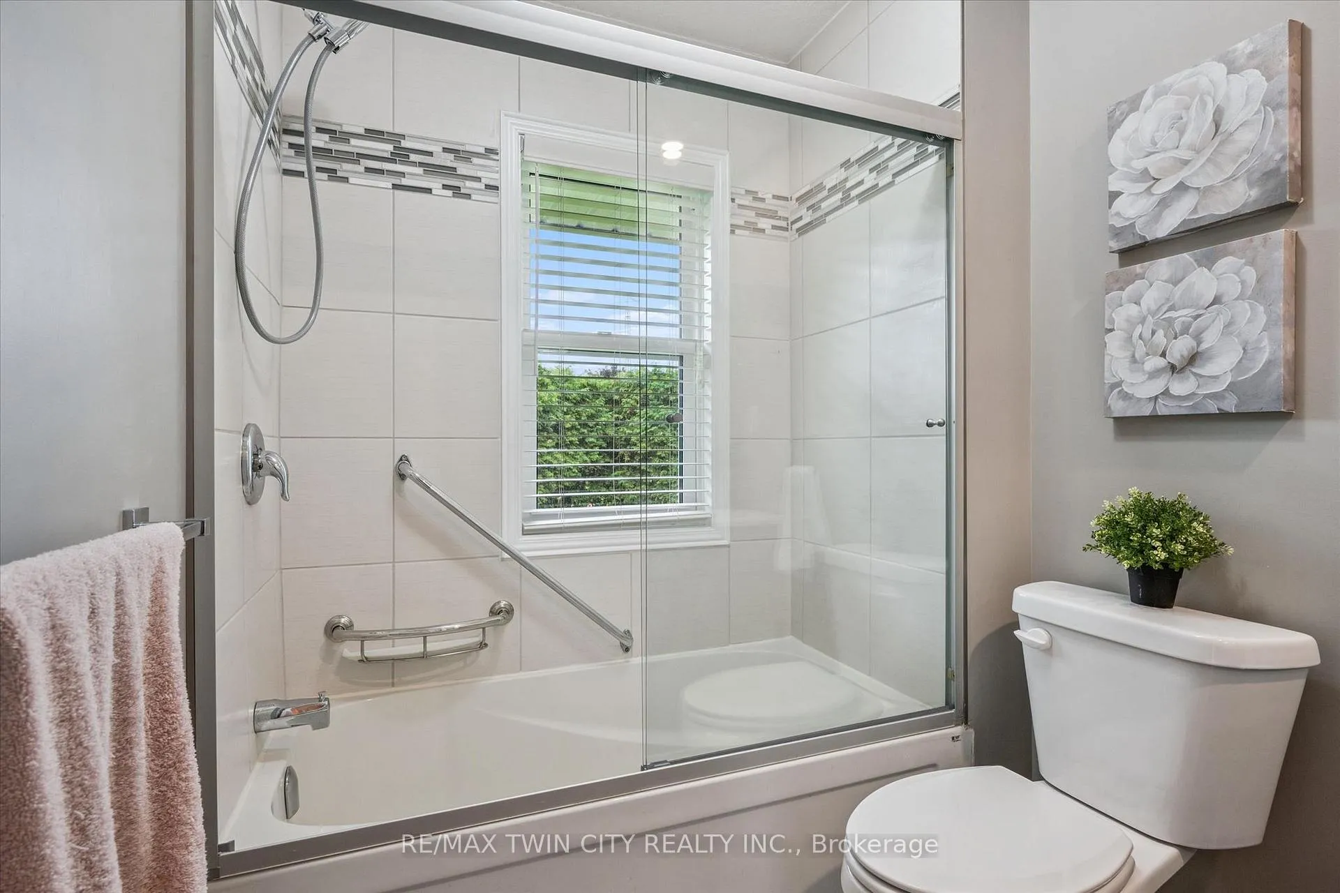 Photo 26 of 885 Winston Boulevard, North Perth, Listowel — HOMEH