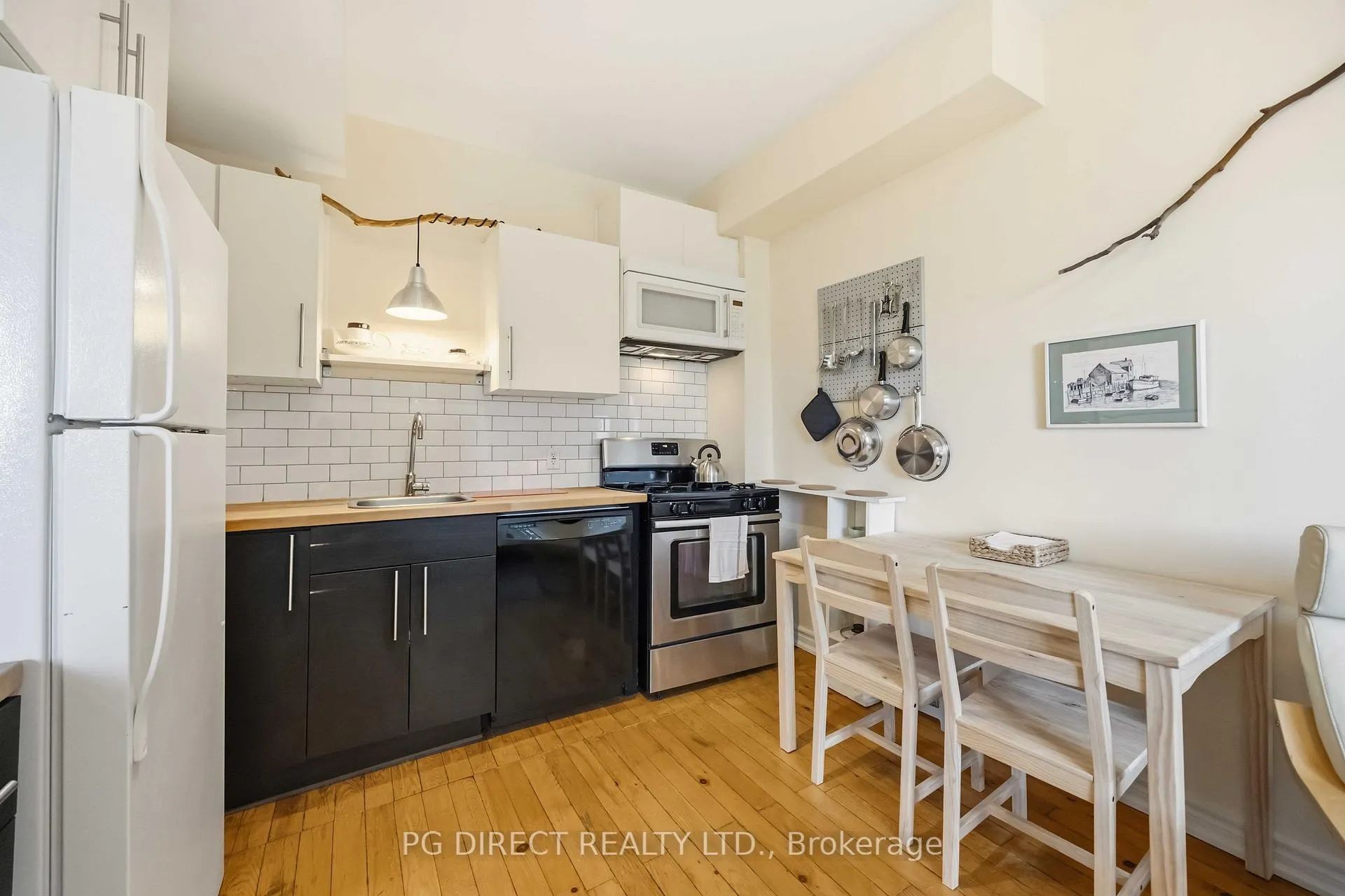 Photo 4 of 486 Montrose Avenue, Toronto, Palmerston-Little Italy — HOMEH