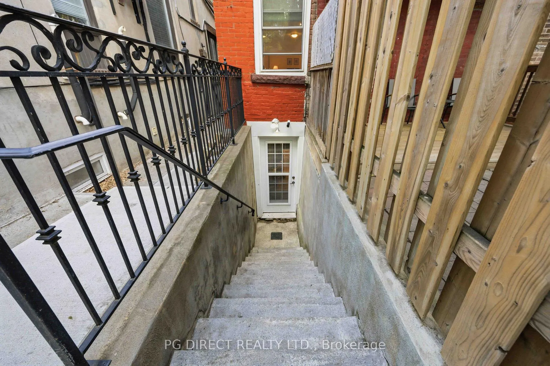 Photo 16 of 486 Montrose Avenue, Toronto, Palmerston-Little Italy — HOMEH