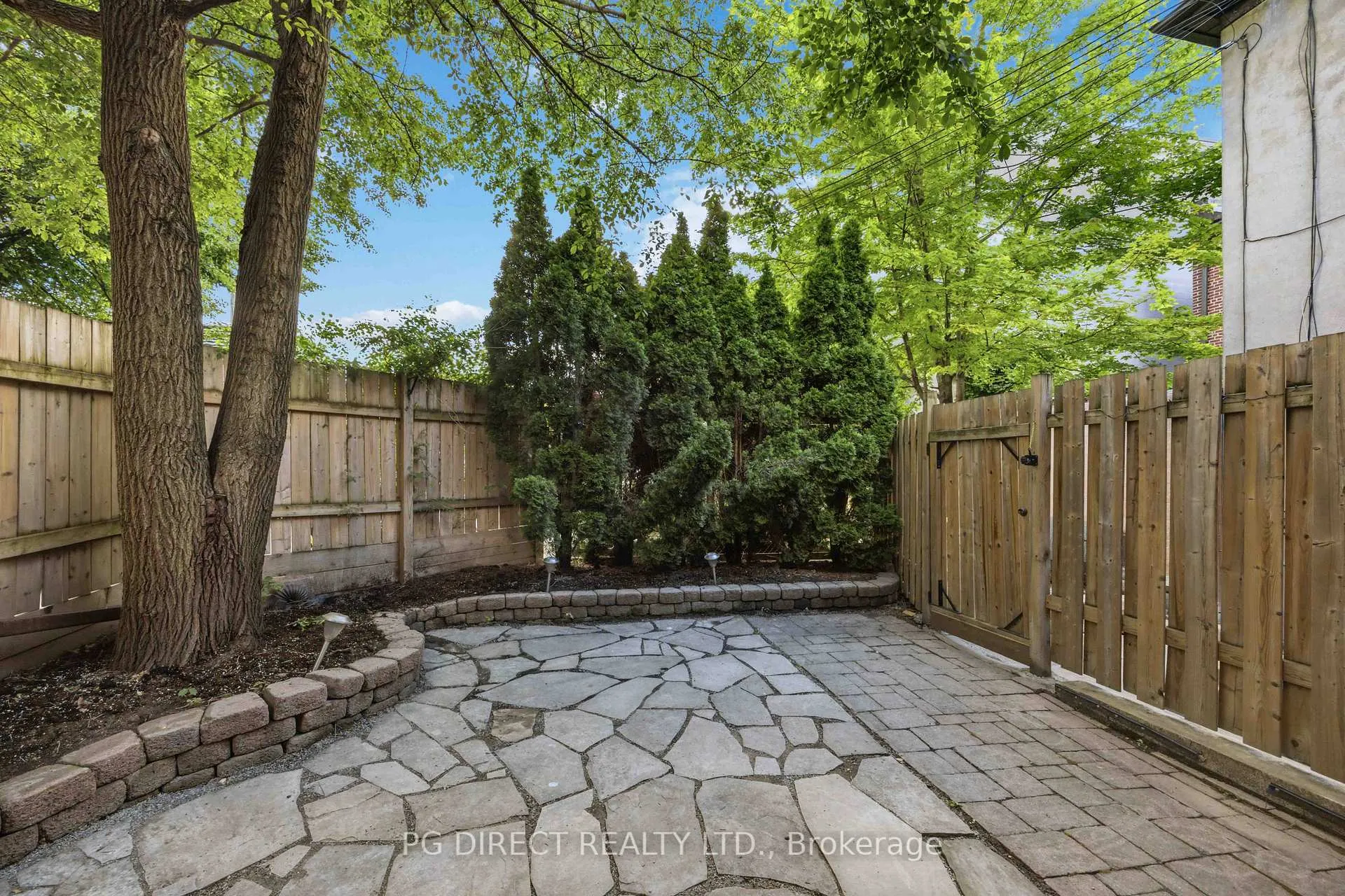 Photo 17 of 486 Montrose Avenue, Toronto, Palmerston-Little Italy — HOMEH