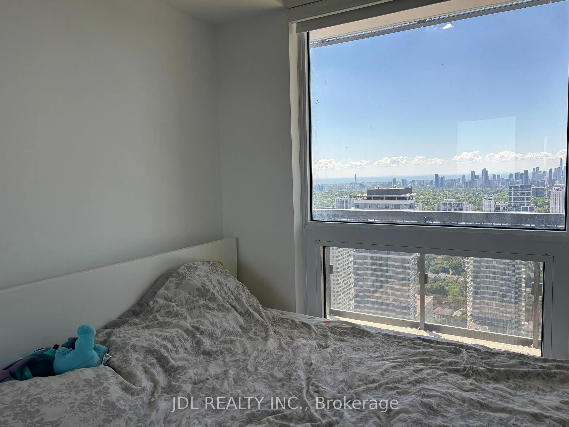 Photo 4 of Unit 3704, 39 Roehampton Avenue, Toronto, Mount Pleasant West — HOMEH