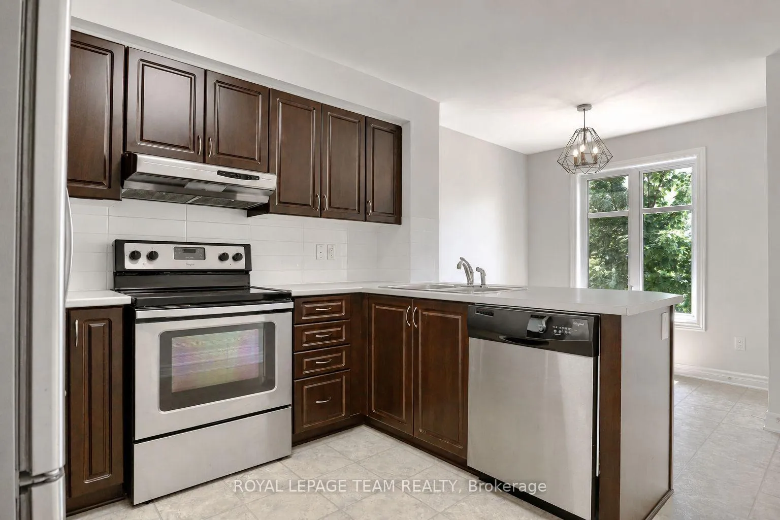 Photo 3 of 31 Pritchard Drive, Ottawa, Manordale — HOMEH