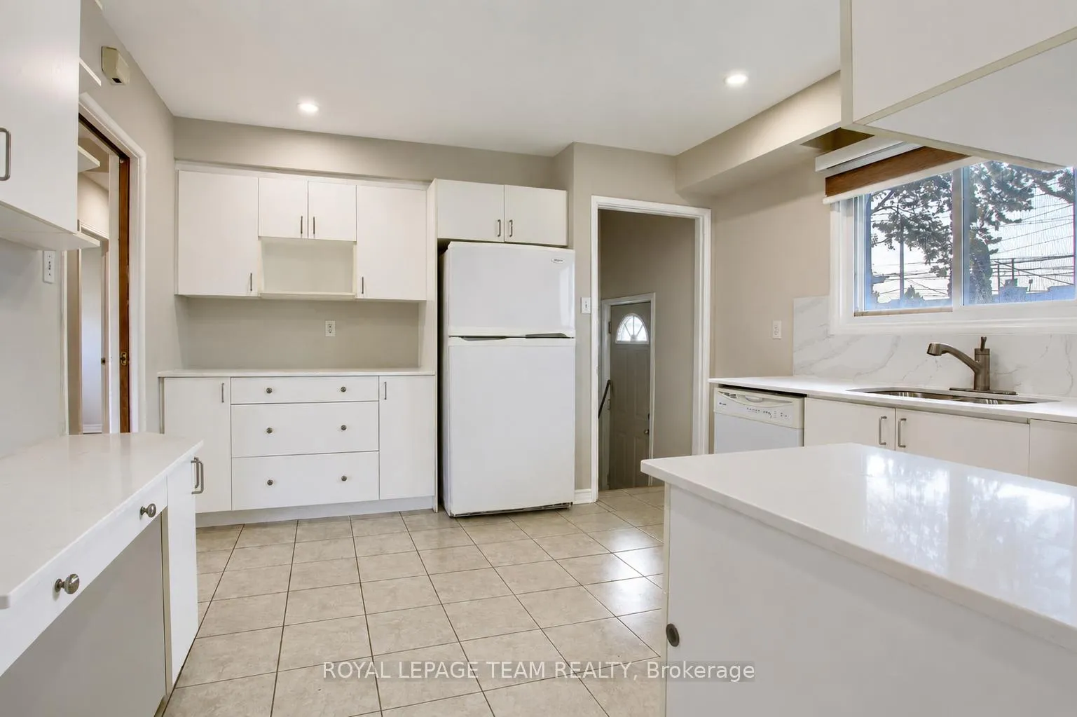 Photo 5 of 31 Pritchard Drive, Ottawa, Manordale — HOMEH
