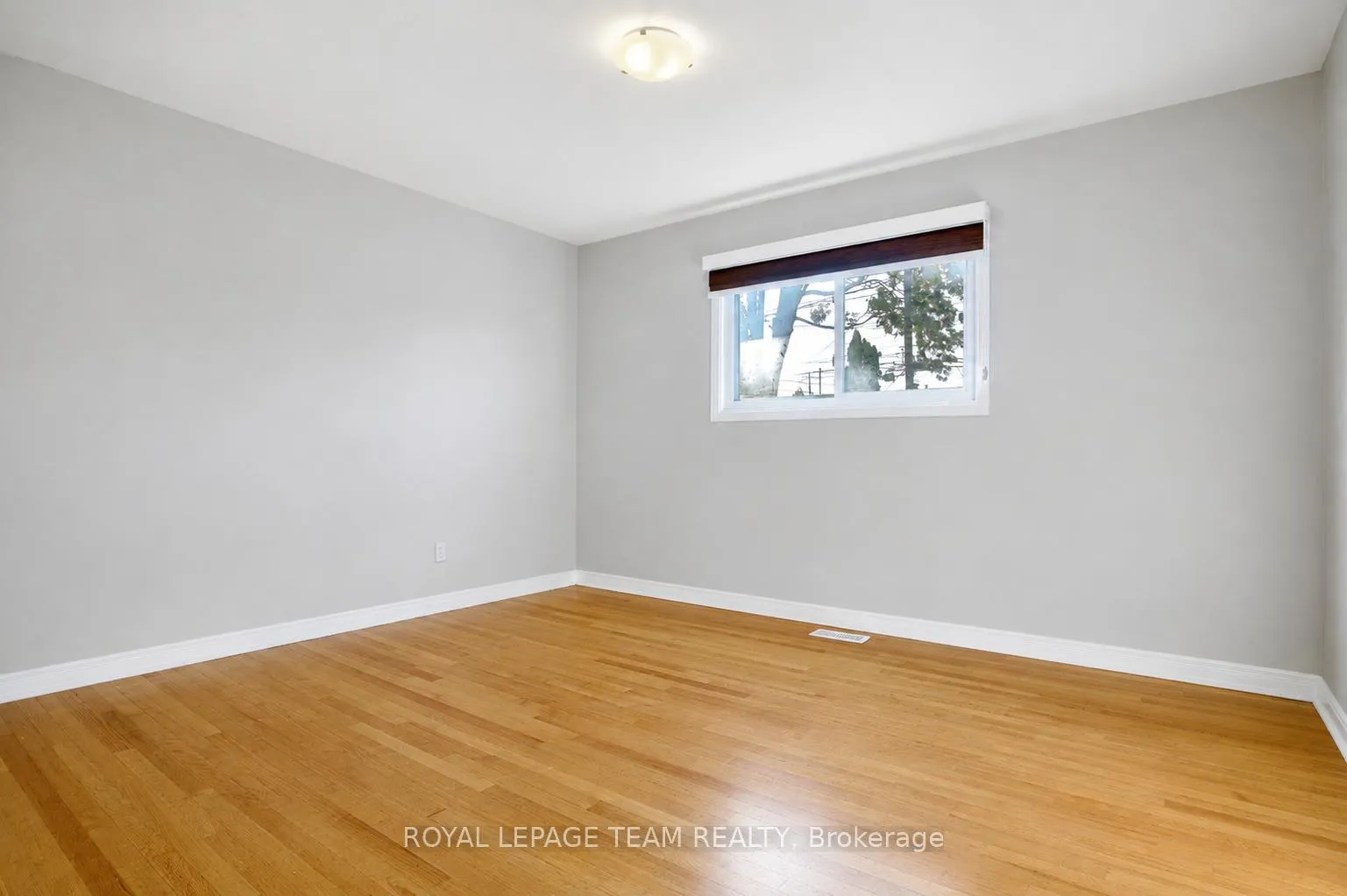 Photo 8 of 31 Pritchard Drive, Ottawa, Manordale — HOMEH