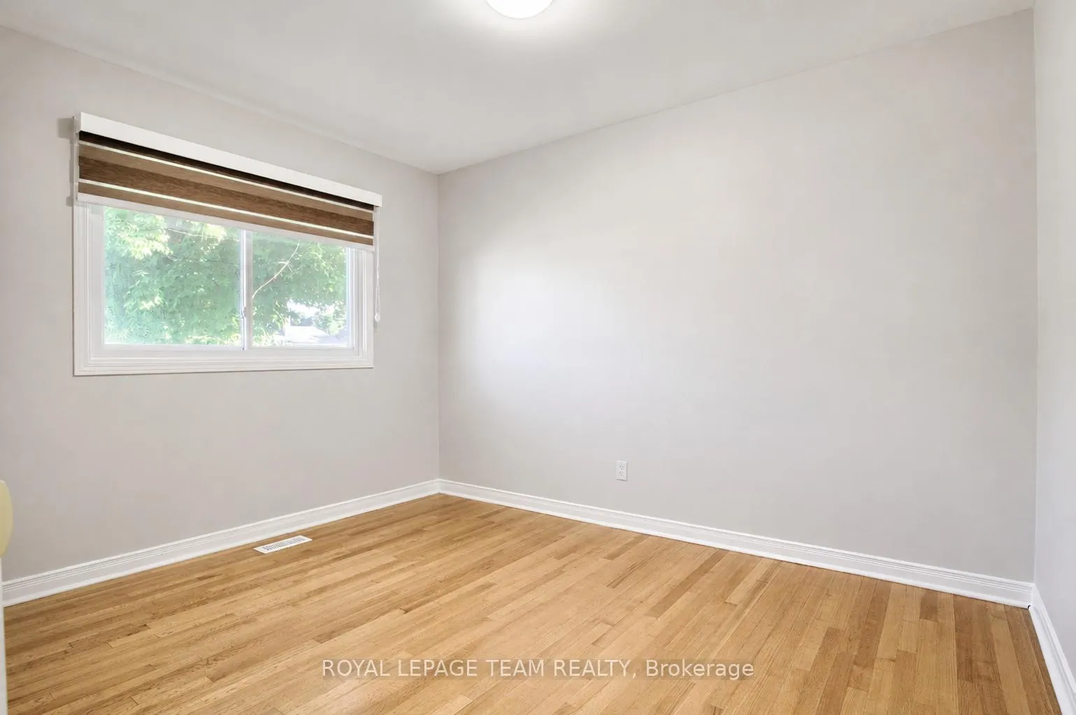 Photo 9 of 31 Pritchard Drive, Ottawa, Manordale — HOMEH