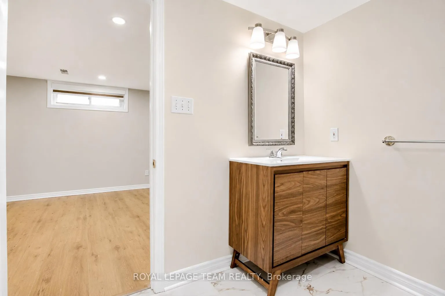 Photo 18 of 31 Pritchard Drive, Ottawa, Manordale — HOMEH
