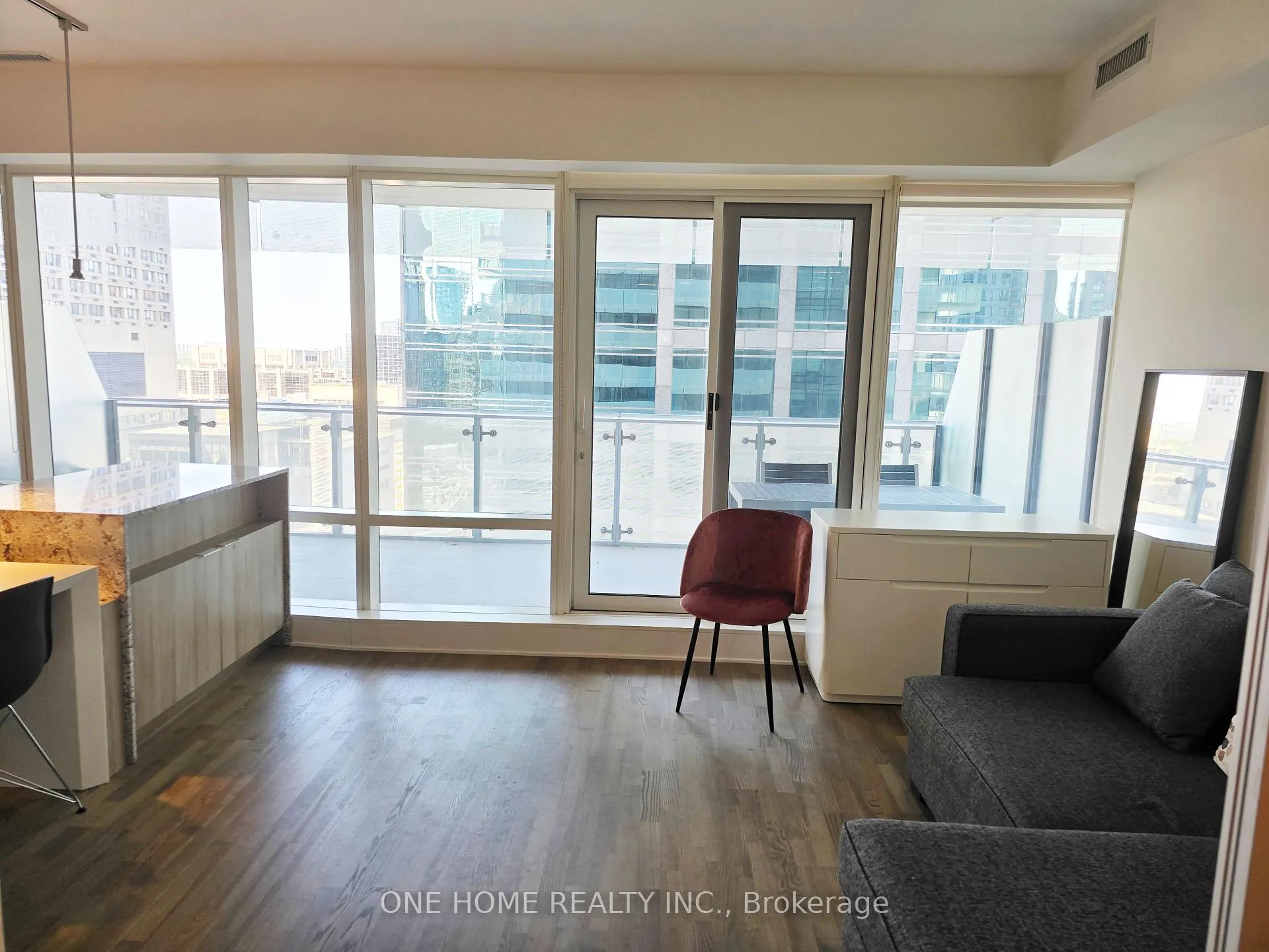 Photo 4 of Unit 1302, 1 Bloor Street E, Toronto, Church-Yonge Corridor — HOMEH
