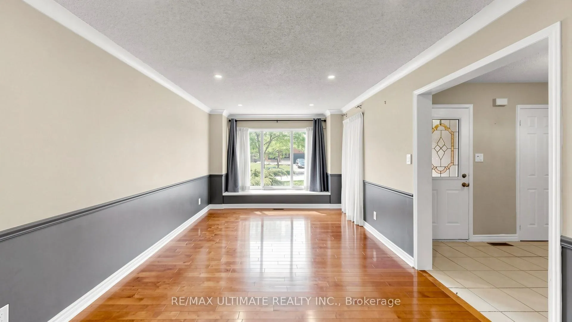 Photo 3 of 499 Lightfoot Place, Pickering, Woodlands — HOMEH