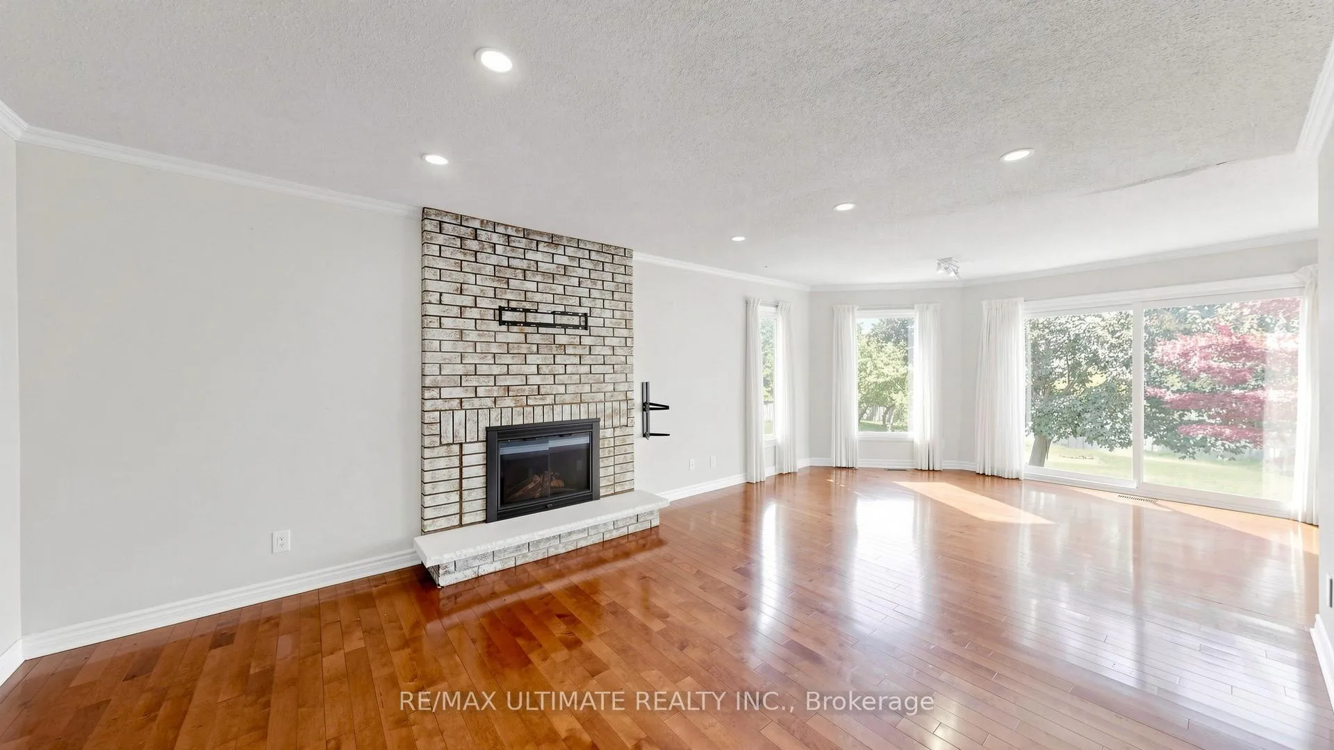 Photo 5 of 499 Lightfoot Place, Pickering, Woodlands — HOMEH