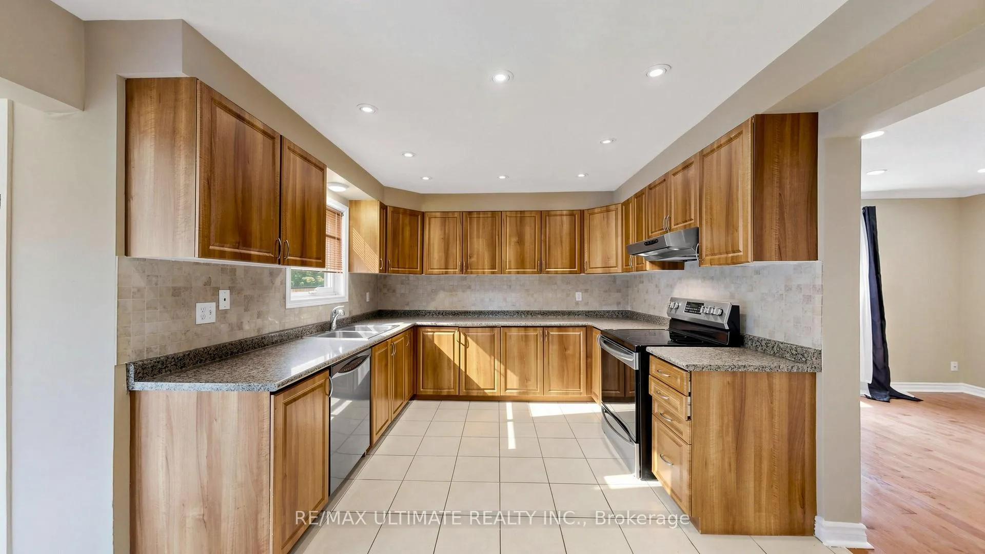 Photo 8 of 499 Lightfoot Place, Pickering, Woodlands — HOMEH