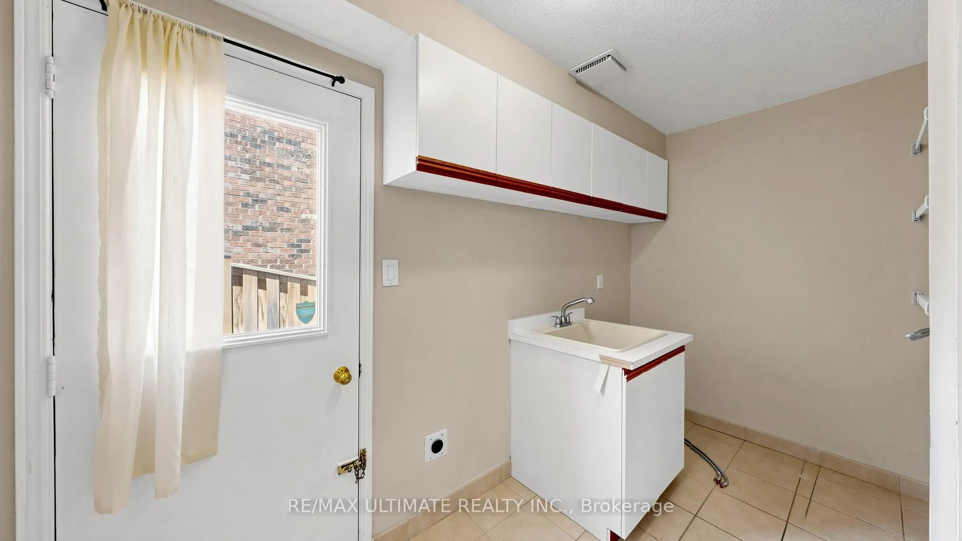 Photo 25 of 499 Lightfoot Place, Pickering, Woodlands — HOMEH