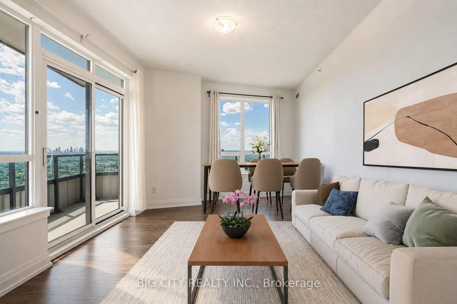 Photo 2 of Unit 2425, 7161 Yonge Street, Markham, Grandview — HOMEH