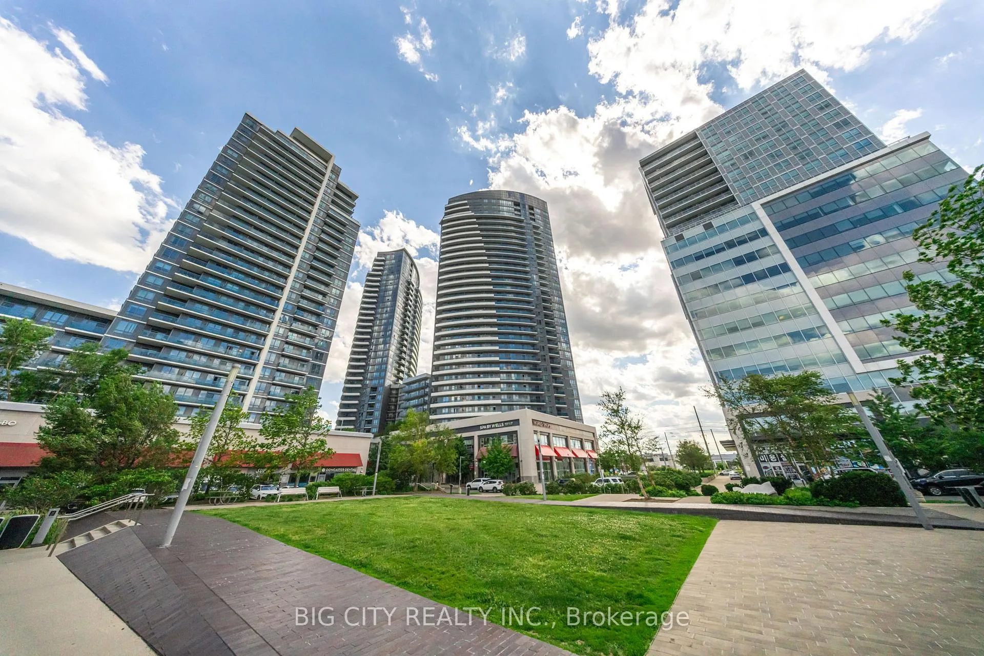 Photo 5 of Unit 2425, 7161 Yonge Street, Markham, Grandview — HOMEH
