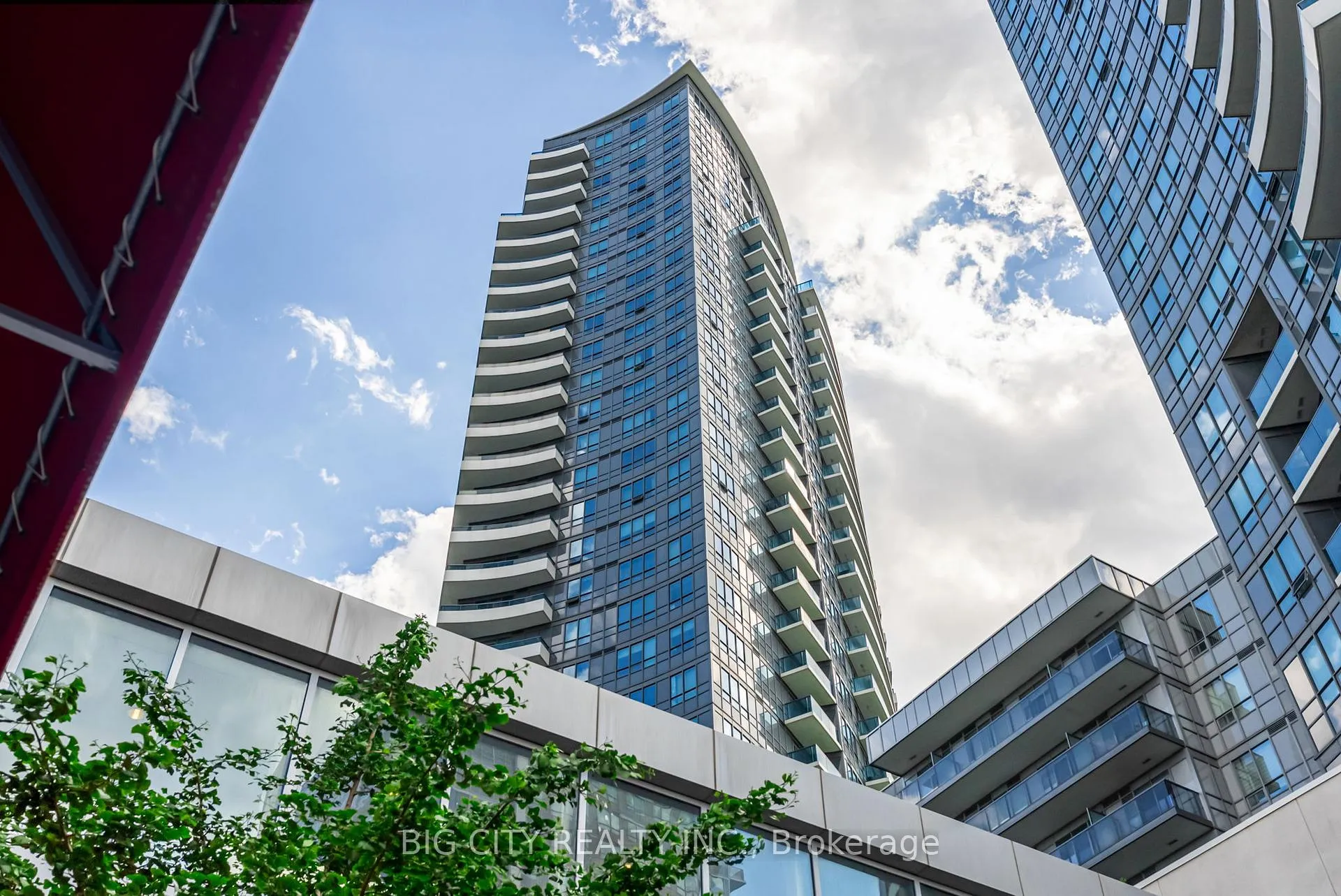 Photo 6 of Unit 2425, 7161 Yonge Street, Markham, Grandview — HOMEH