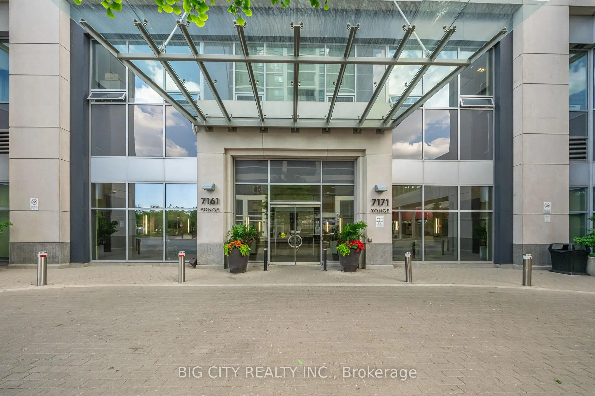 Photo 7 of Unit 2425, 7161 Yonge Street, Markham, Grandview — HOMEH