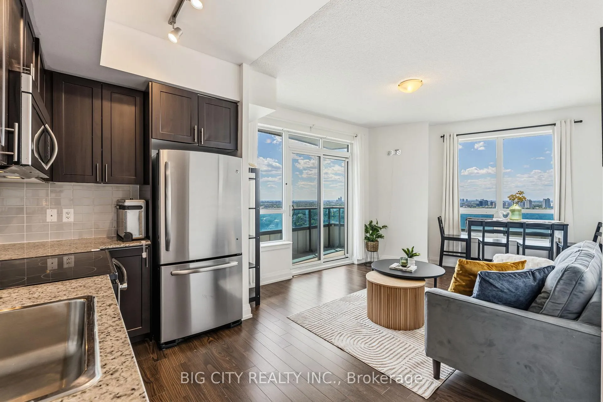 Photo 11 of Unit 2425, 7161 Yonge Street, Markham, Grandview — HOMEH