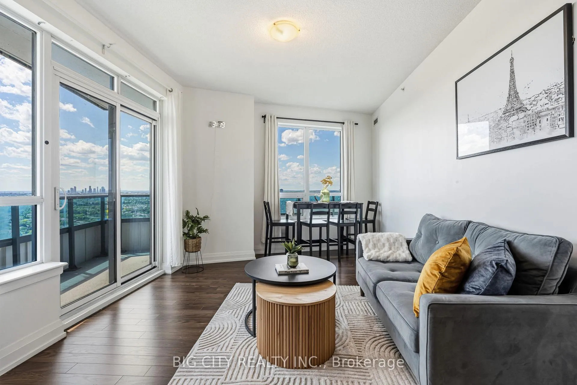 Photo 12 of Unit 2425, 7161 Yonge Street, Markham, Grandview — HOMEH