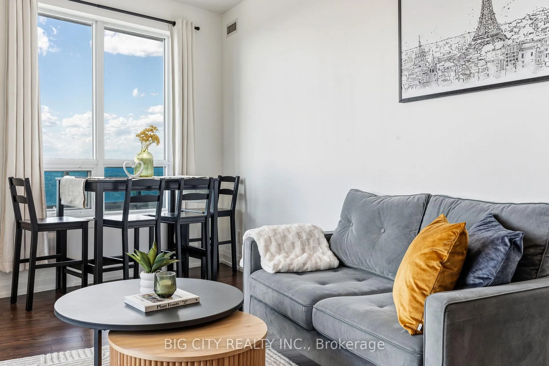 Photo 13 of Unit 2425, 7161 Yonge Street, Markham, Grandview — HOMEH
