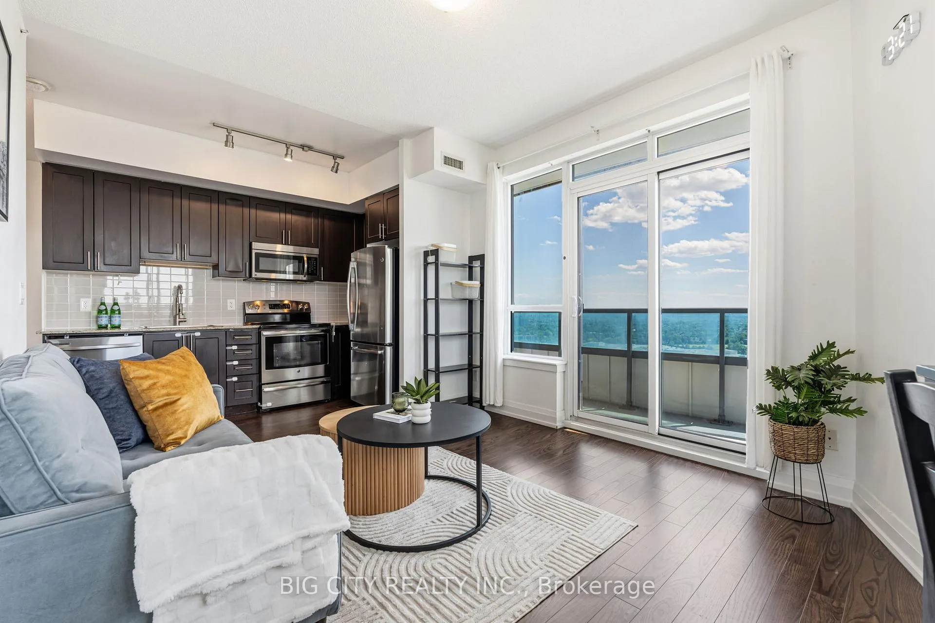 Photo 17 of Unit 2425, 7161 Yonge Street, Markham, Grandview — HOMEH