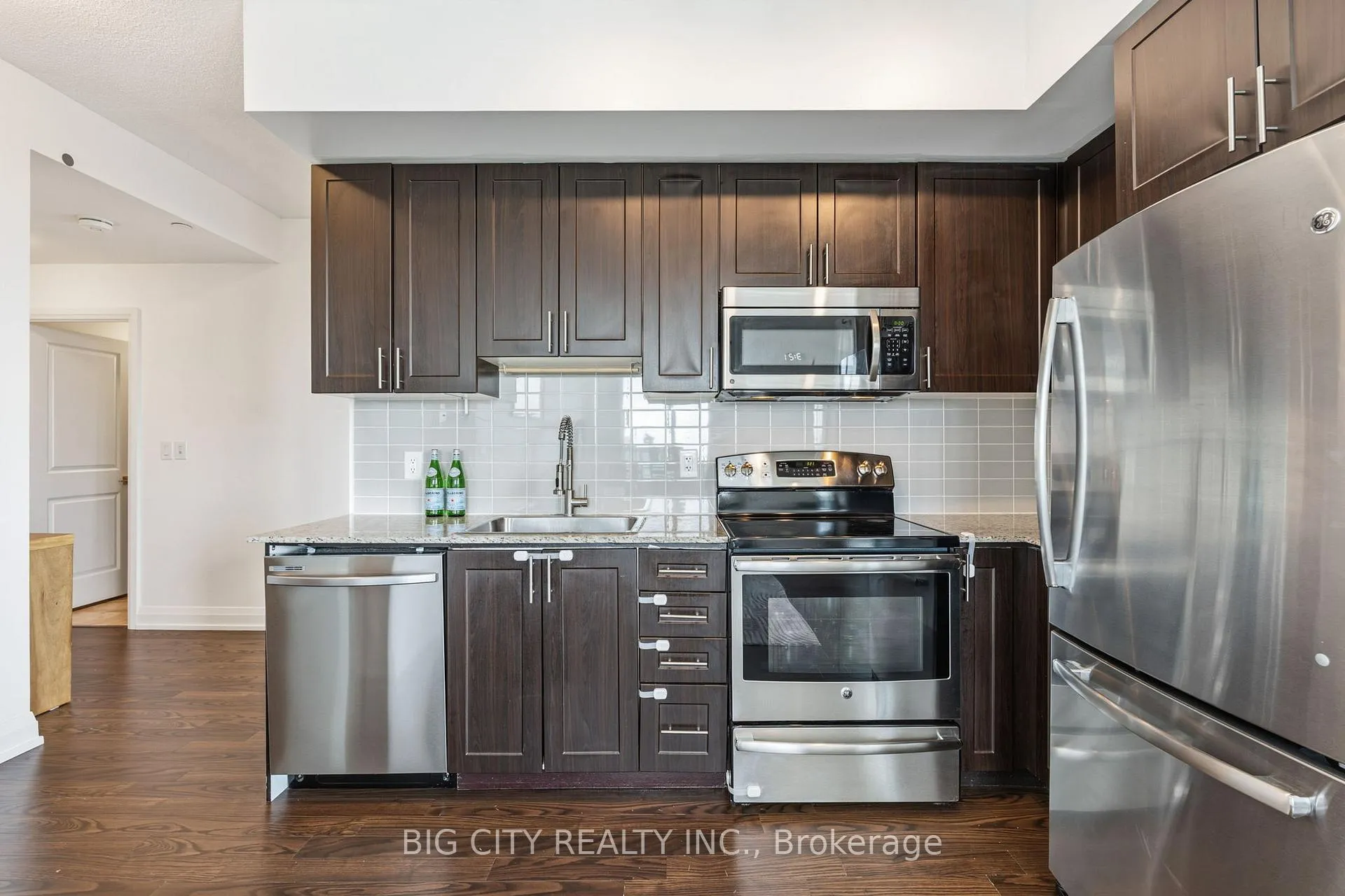 Photo 19 of Unit 2425, 7161 Yonge Street, Markham, Grandview — HOMEH