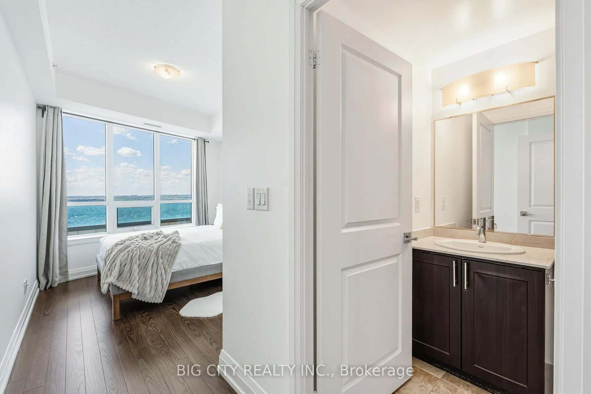 Photo 21 of Unit 2425, 7161 Yonge Street, Markham, Grandview — HOMEH